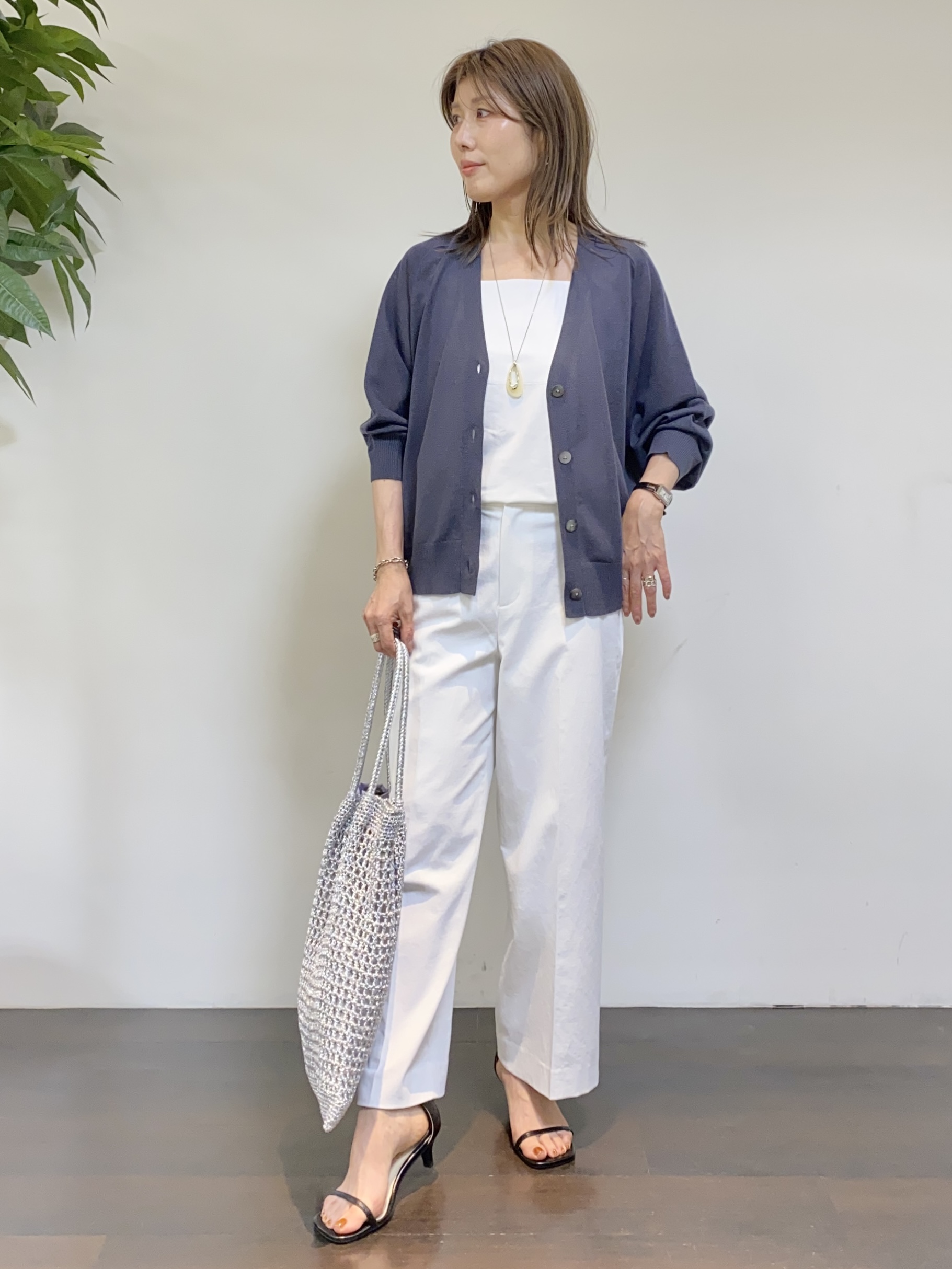 tomoさんの「UNTITLED｜【アンサンブル可/シアー】リネンエステルカーディガン」を使ったコーディネート