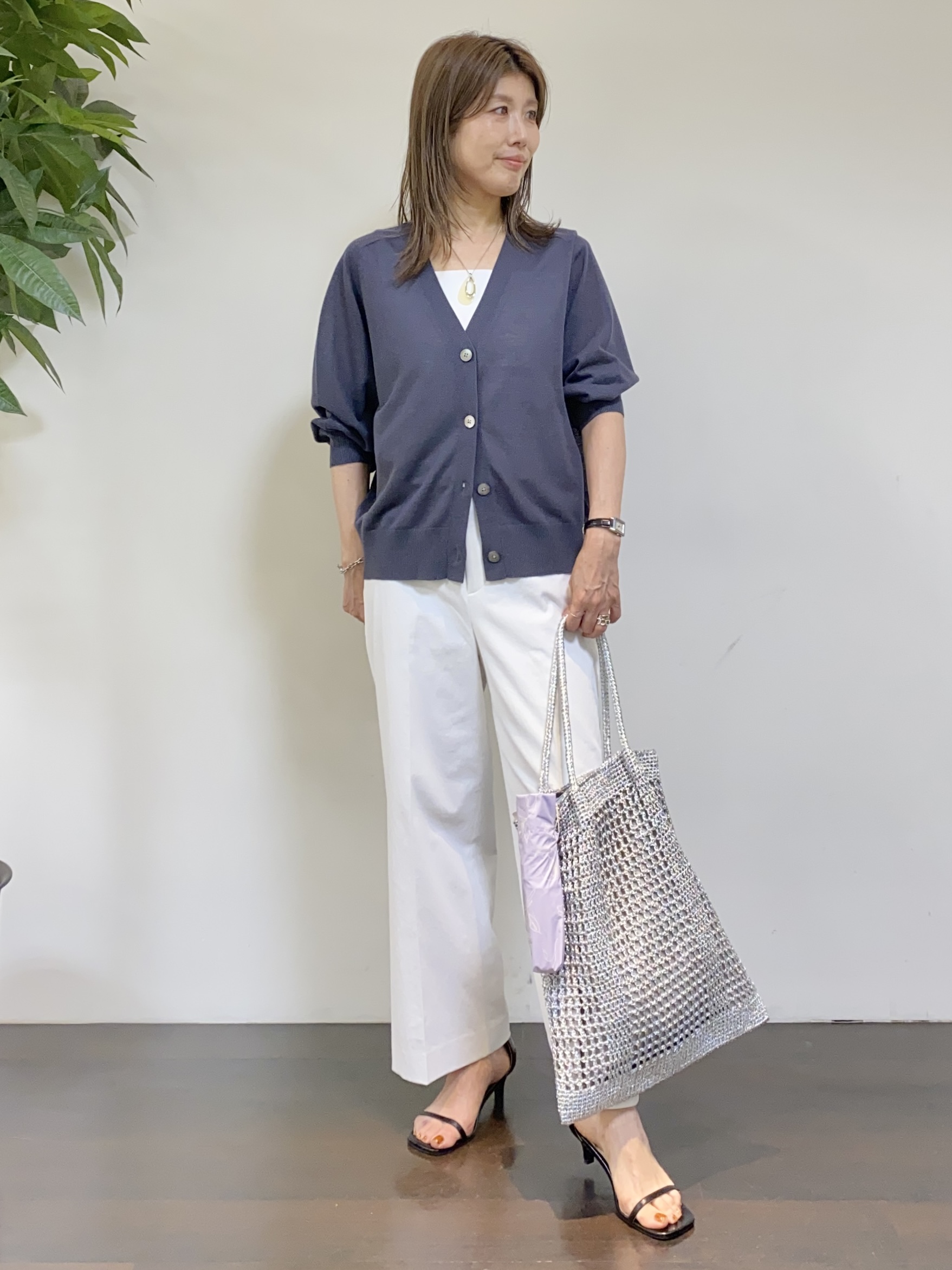 tomoさんの「UNTITLED｜【アンサンブル可/シアー】リネンエステルカーディガン」を使ったコーディネート
