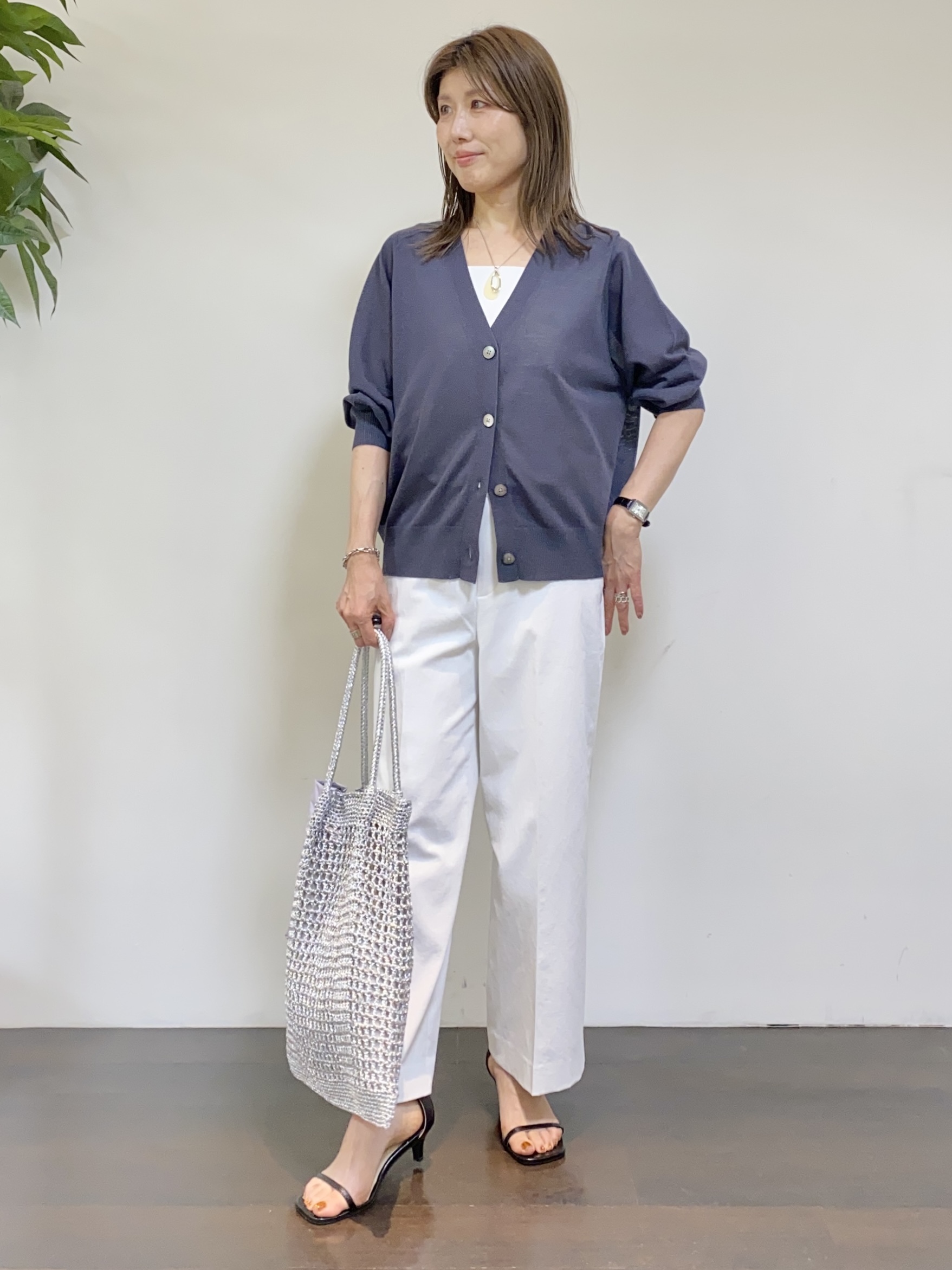 tomoさんの「UNTITLED｜【アンサンブル可/シアー】リネンエステルカーディガン」を使ったコーディネート