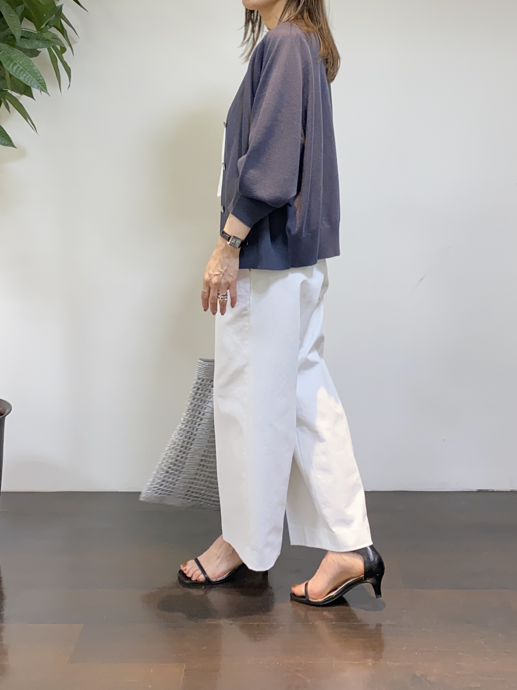 tomoさんの「UNTITLED｜【アンサンブル可/シアー】リネンエステルカーディガン」を使ったコーディネート