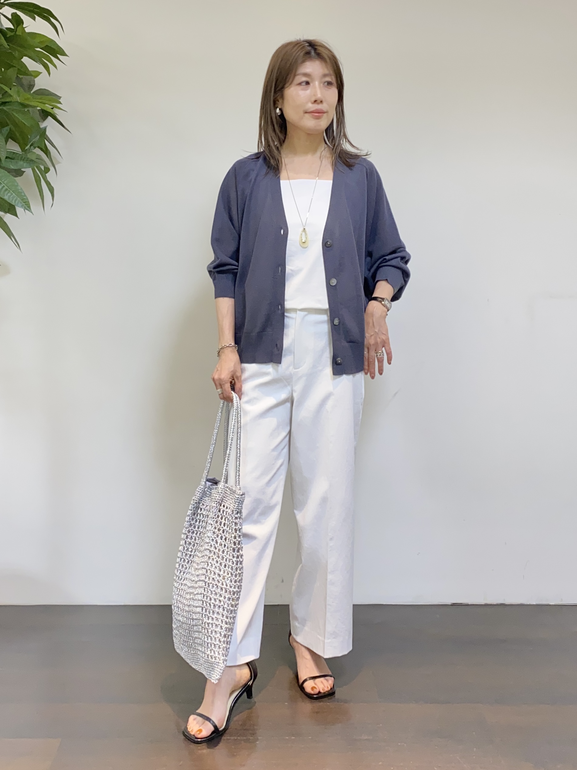 tomoさんの「UNTITLED｜【アンサンブル可/シアー】リネンエステルカーディガン」を使ったコーディネート