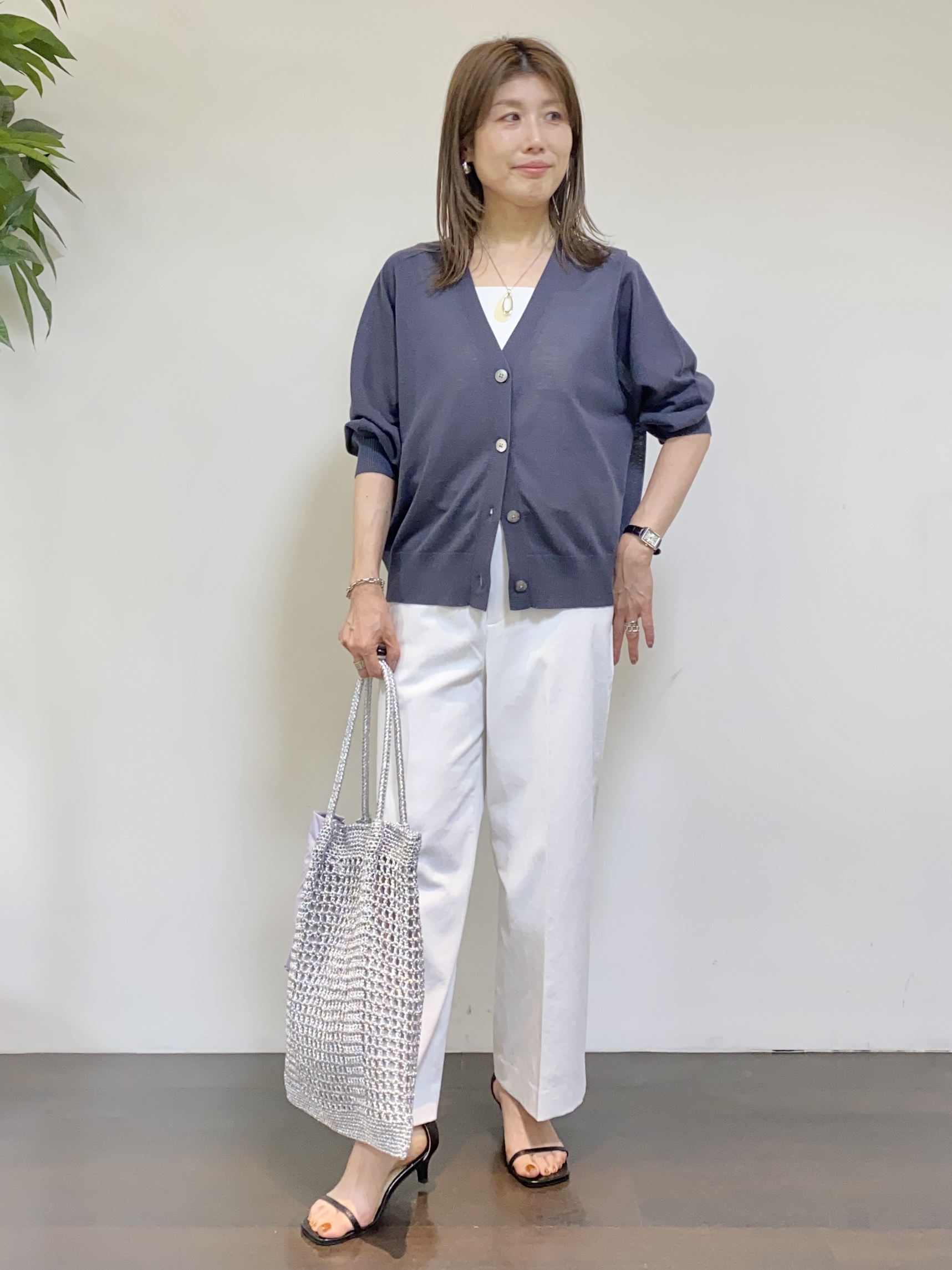 tomoさんの「UNTITLED｜【アンサンブル可/シアー】リネンエステルカーディガン」を使ったコーディネート