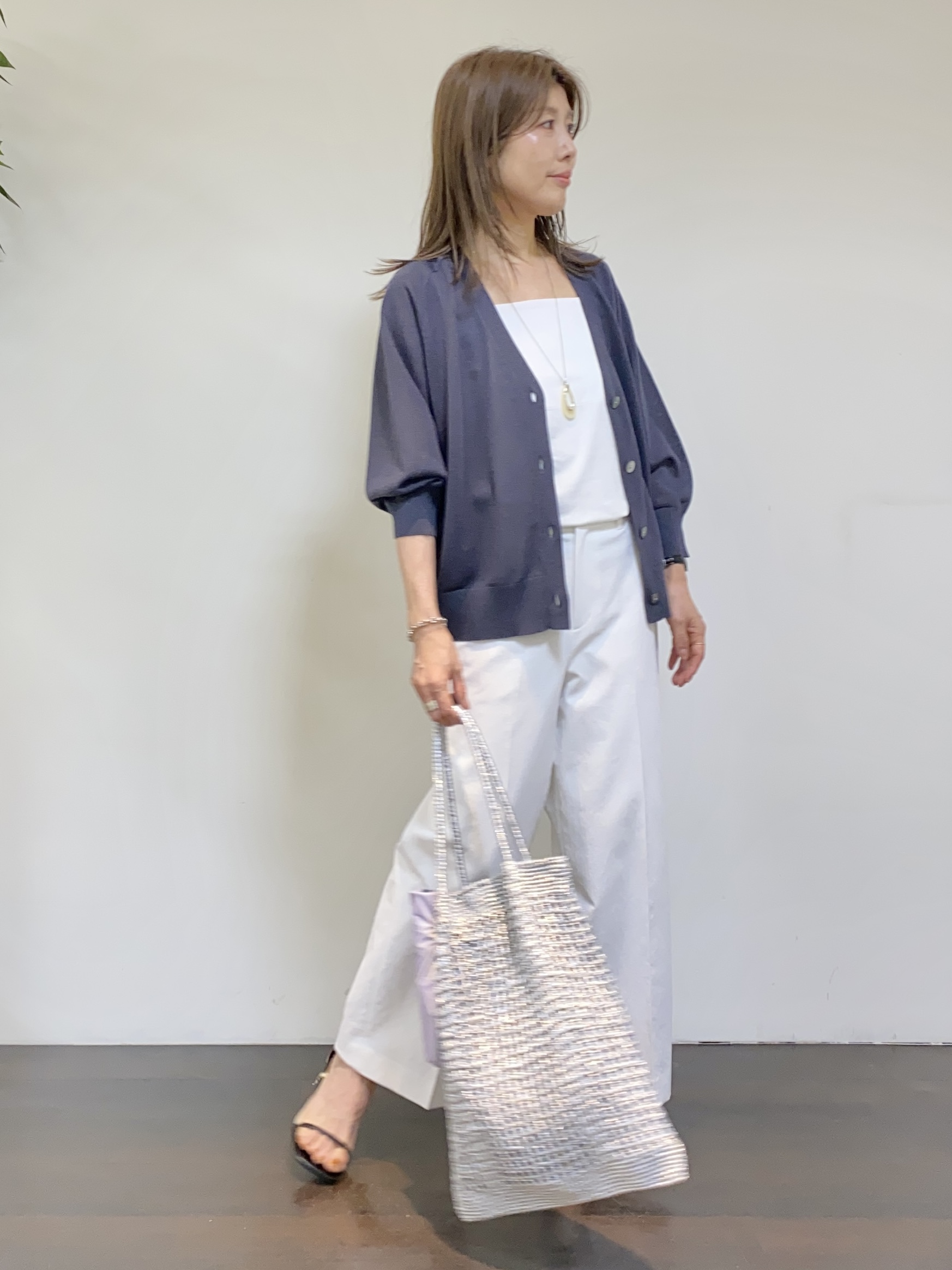 tomoさんの「UNTITLED｜【アンサンブル可/シアー】リネンエステルカーディガン」を使ったコーディネート