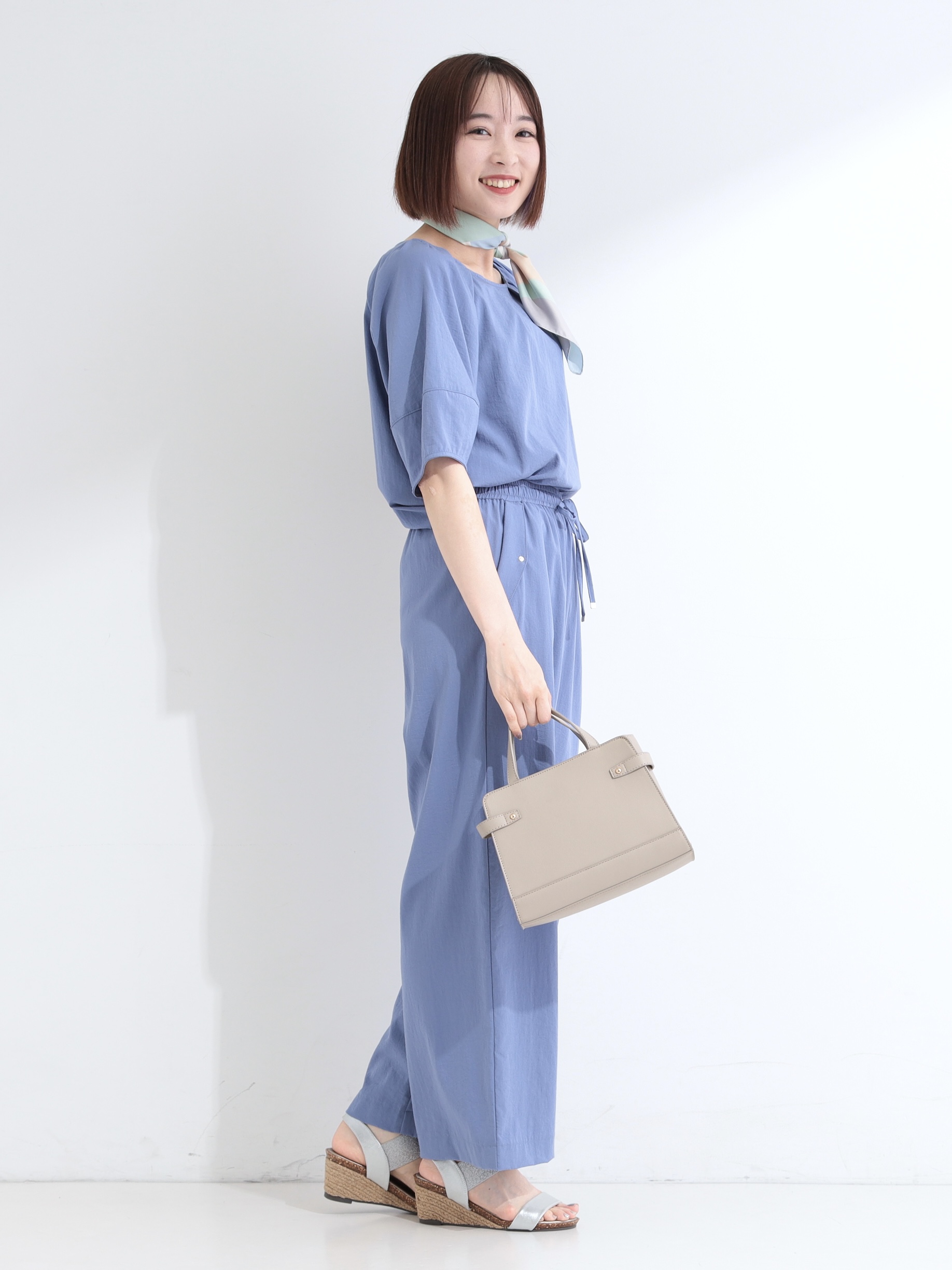 𝐜𝐡𝐢𝐤𝐚さんの「SHOO･LA･RUE｜【S-LL/洗濯機可/セットアップ可】軽凛(かろりん) タックブラウス」を使ったコーディネート