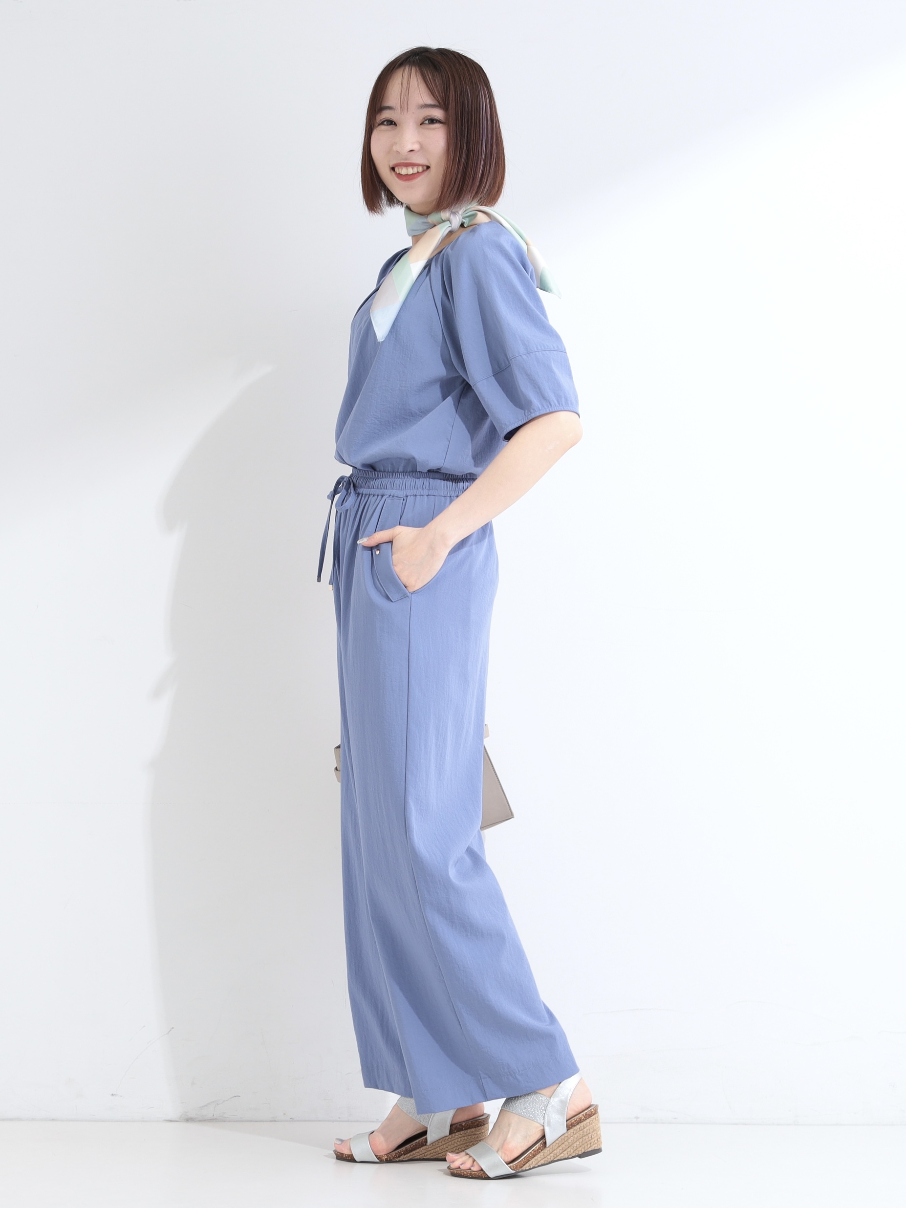 𝐜𝐡𝐢𝐤𝐚さんの「SHOO･LA･RUE｜【S-LL/洗濯機可/セットアップ可】軽凛(かろりん) タックブラウス」を使ったコーディネート