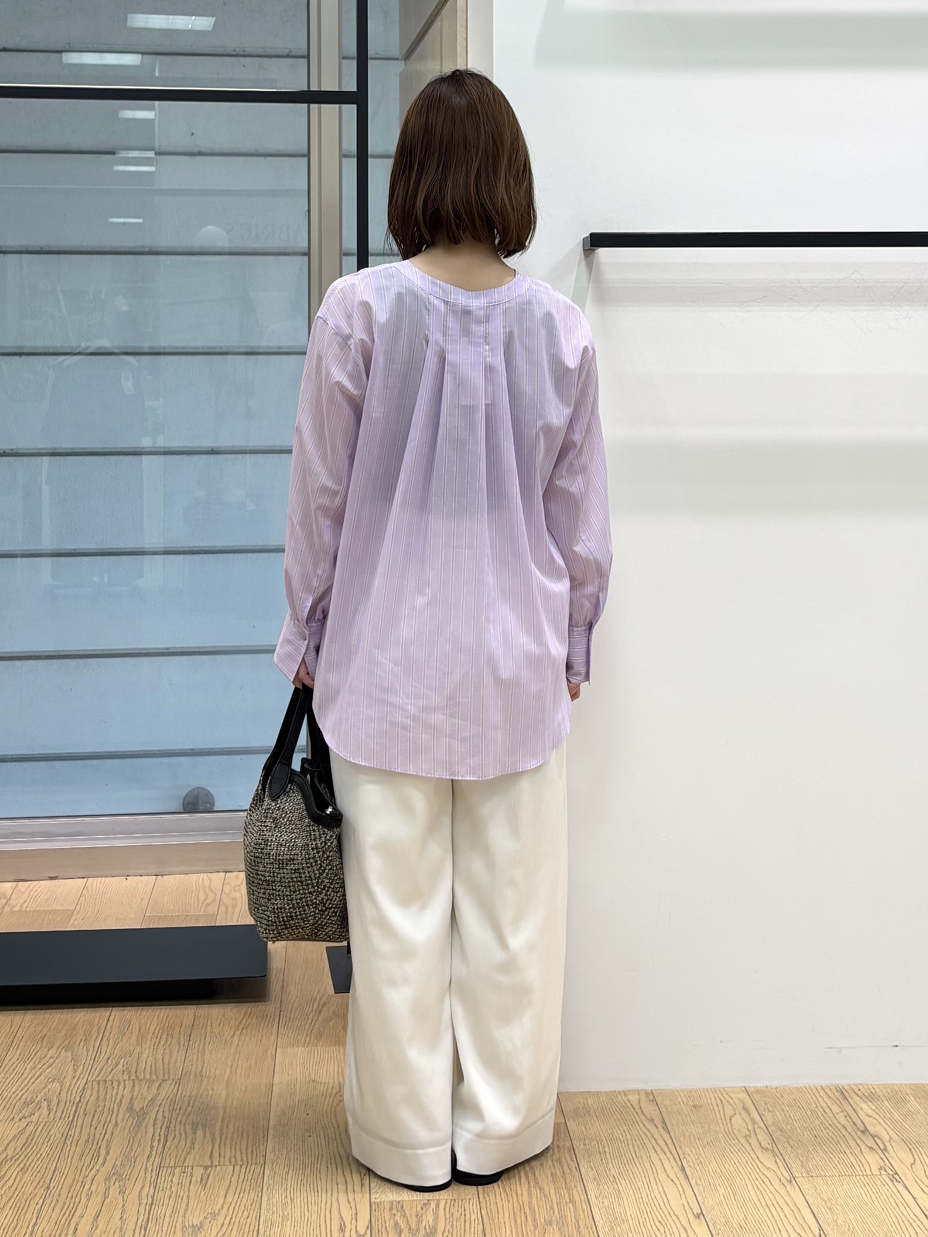 asamiさんの「INDIVI｜【洗える／軽やか】無地＆ストライプ柄 切替タックブラウス」を使ったコーディネート