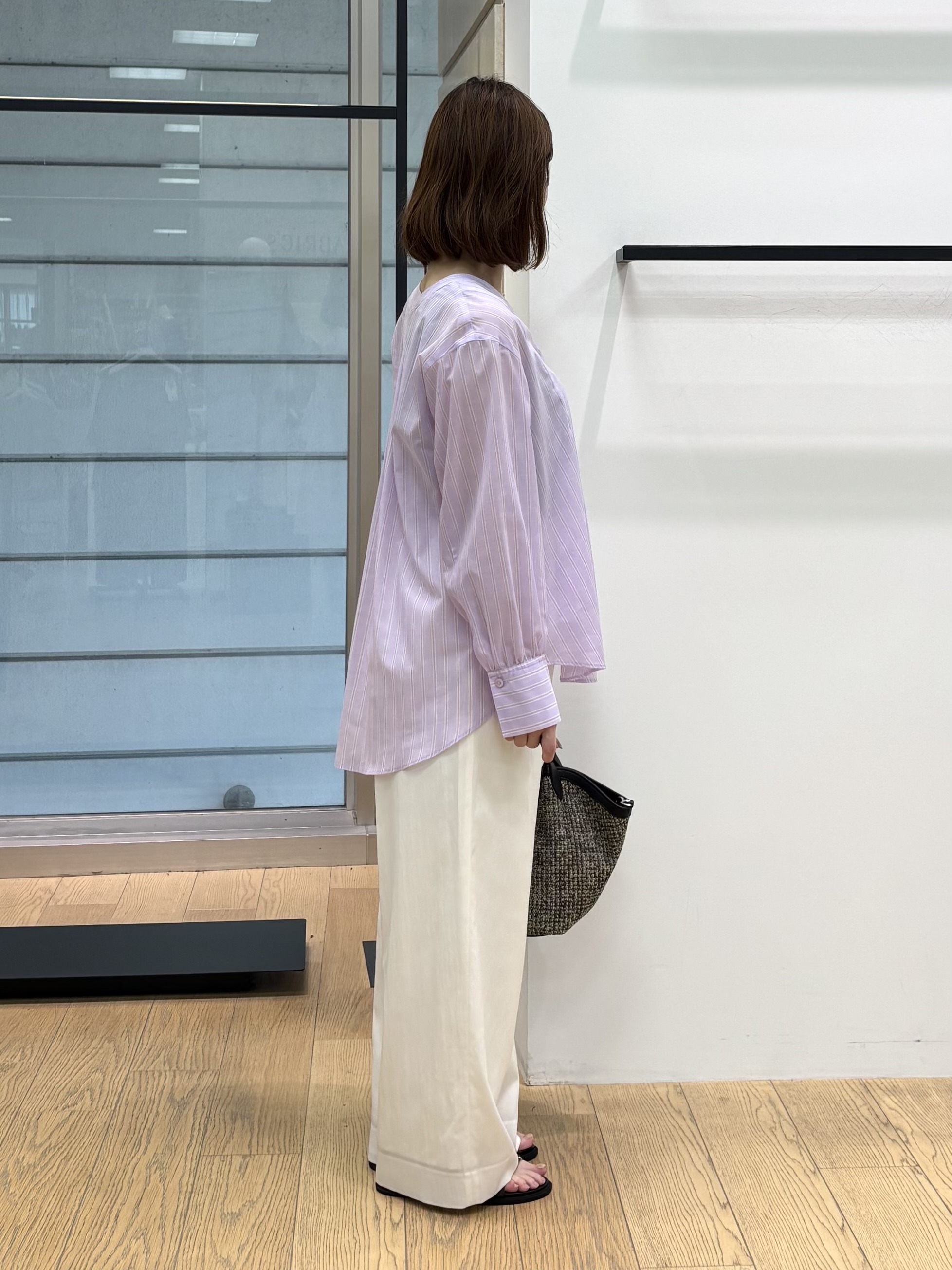 asamiさんの「INDIVI｜【洗える／軽やか】無地＆ストライプ柄 切替タックブラウス」を使ったコーディネート