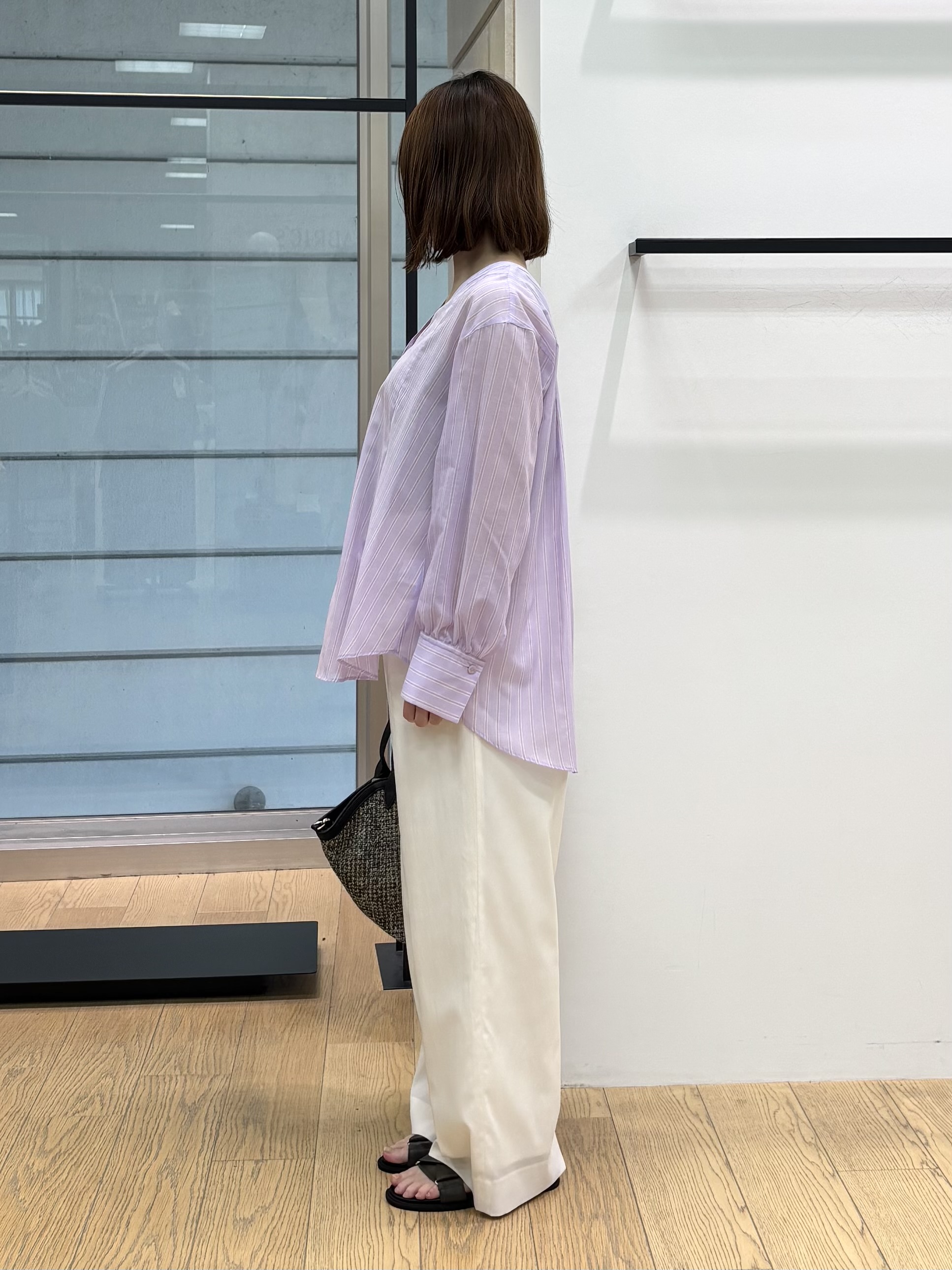 asamiさんの「INDIVI｜【洗える／軽やか】無地＆ストライプ柄 切替タックブラウス」を使ったコーディネート