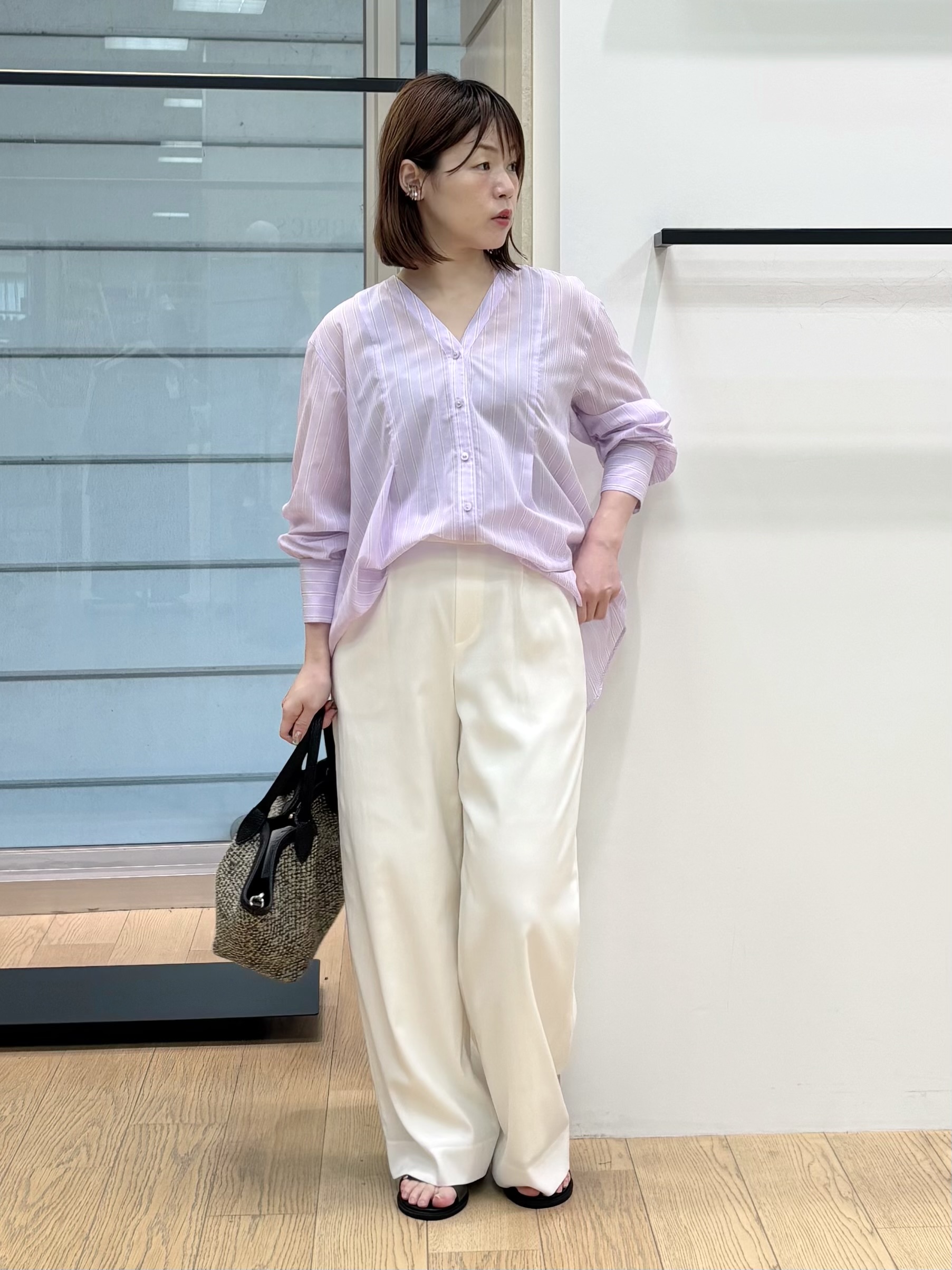 asamiさんの「INDIVI｜【洗える／軽やか】無地＆ストライプ柄 切替タックブラウス」を使ったコーディネート