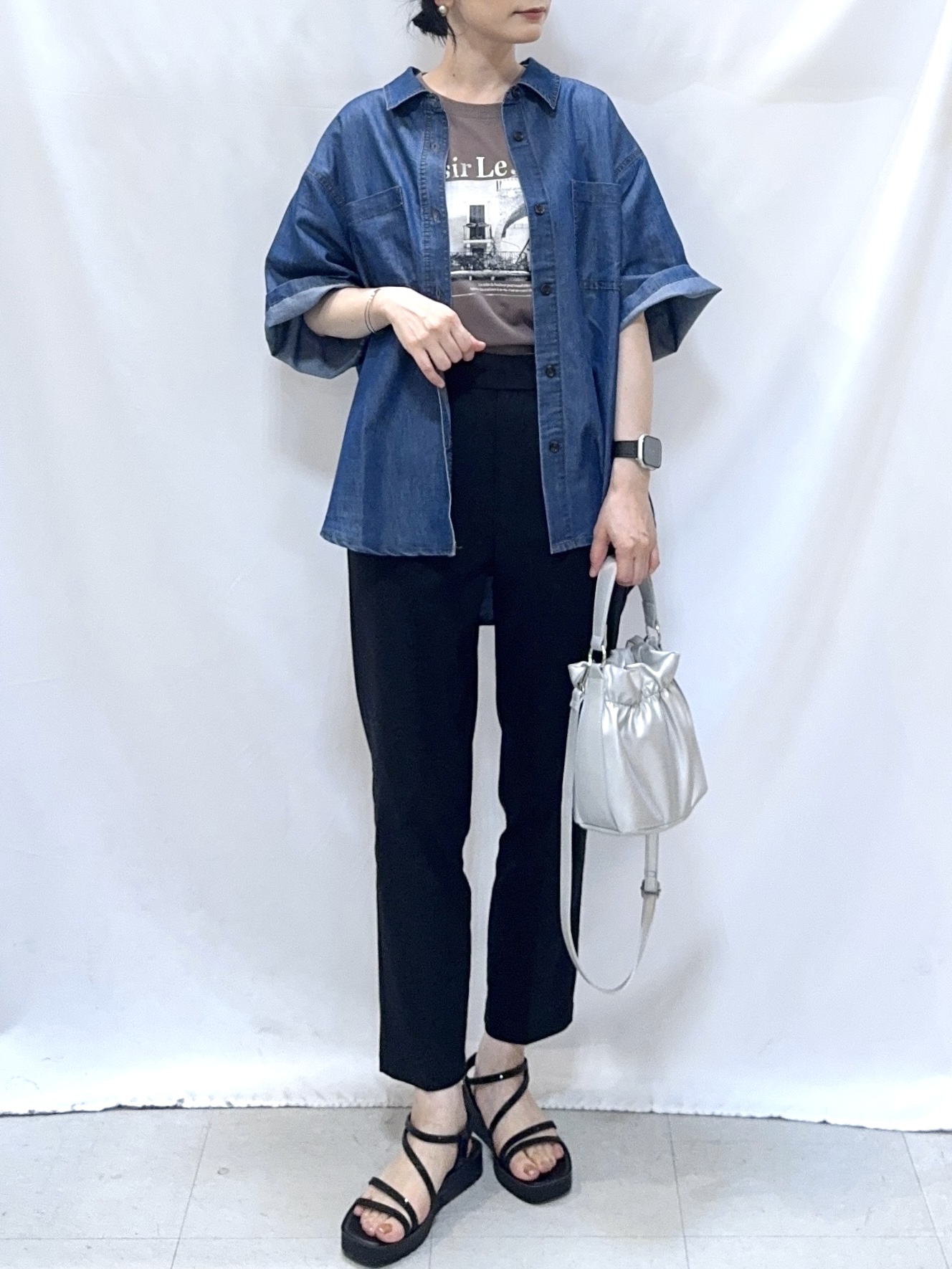 𝐇𝐢𝐫𝐨𝐦𝐢さんの「SHOO･LA･RUE｜【セットアップ可/S-LL】ライトオンスデニム 5分袖シャツ」を使ったコーディネート