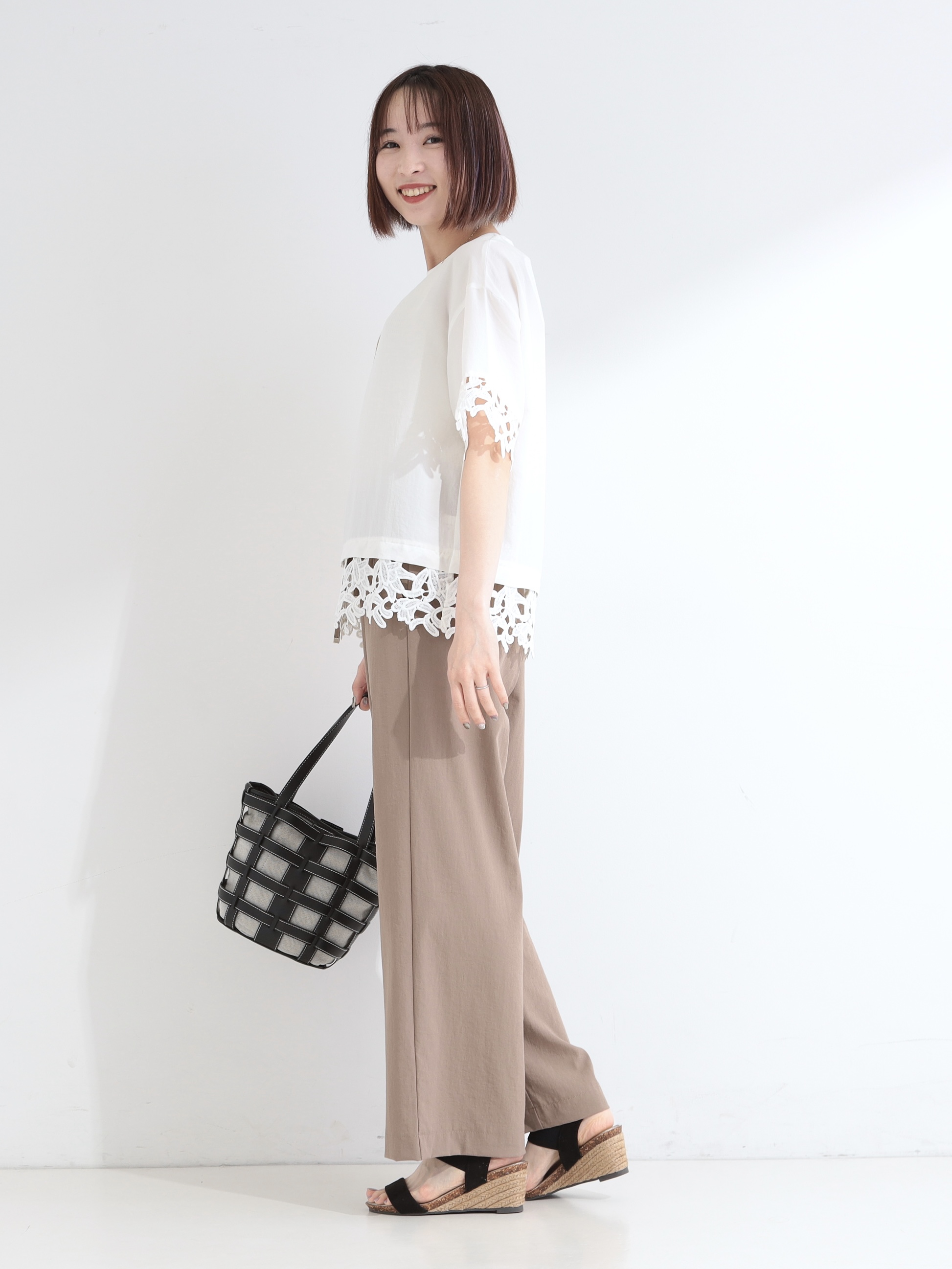 𝐜𝐡𝐢𝐤𝐚さんの「SHOO･LA･RUE｜【洗濯後しわになりにくい/S-LL】コーデの主役になる レース付きブラウス」を使ったコーディネート