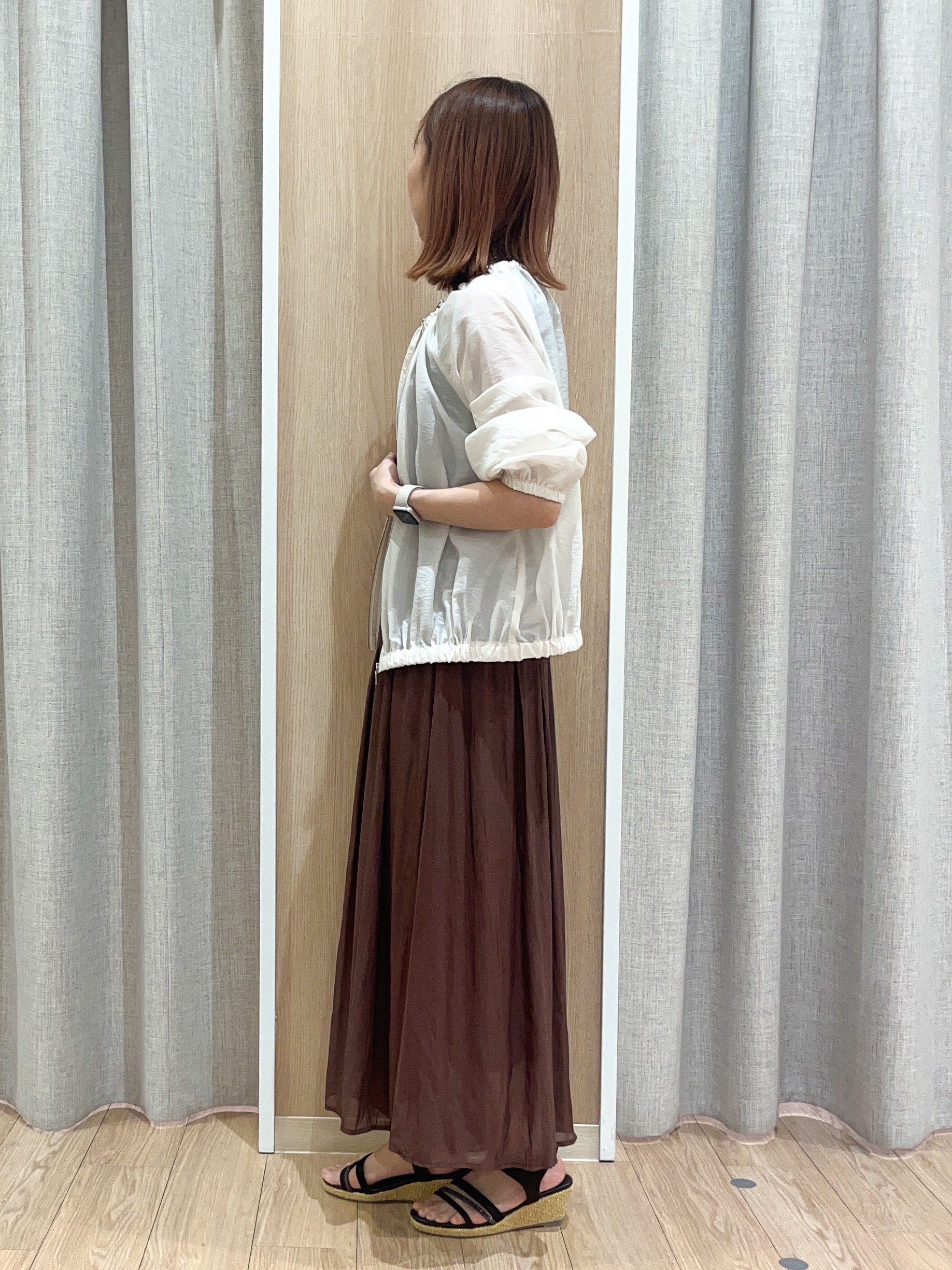 みーちゃんさんの「grove｜気温調整にも◎ブラウス感覚で羽織れるシアーブルゾン」を使ったコーディネート