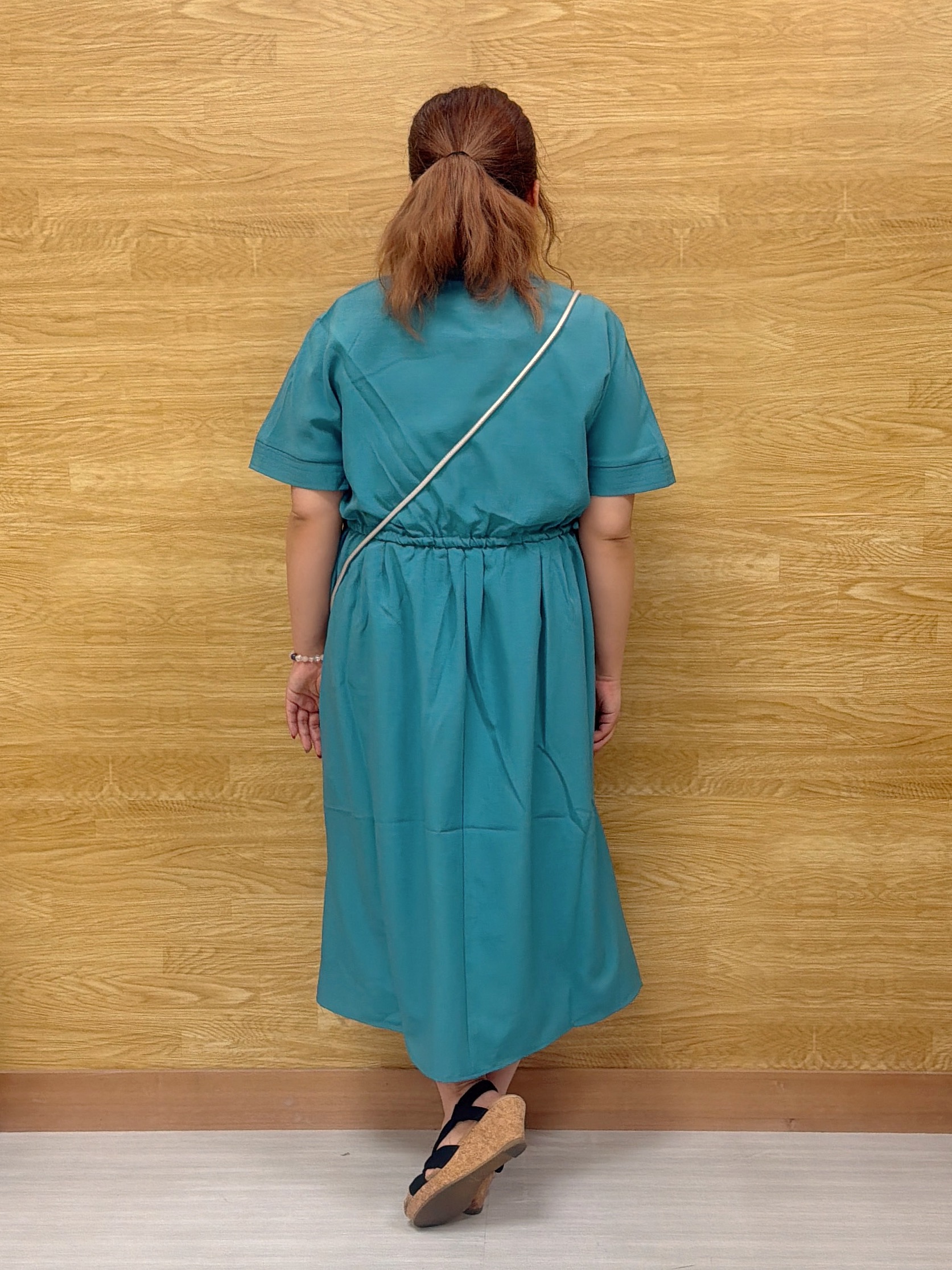 ぁむさんの「SHOO･LA･RUE｜【洗濯機可/体型カバー】ウエストシャーリングで女性らしく 麻調スキッパーサイドリボンワンピース」を使ったコーディネート