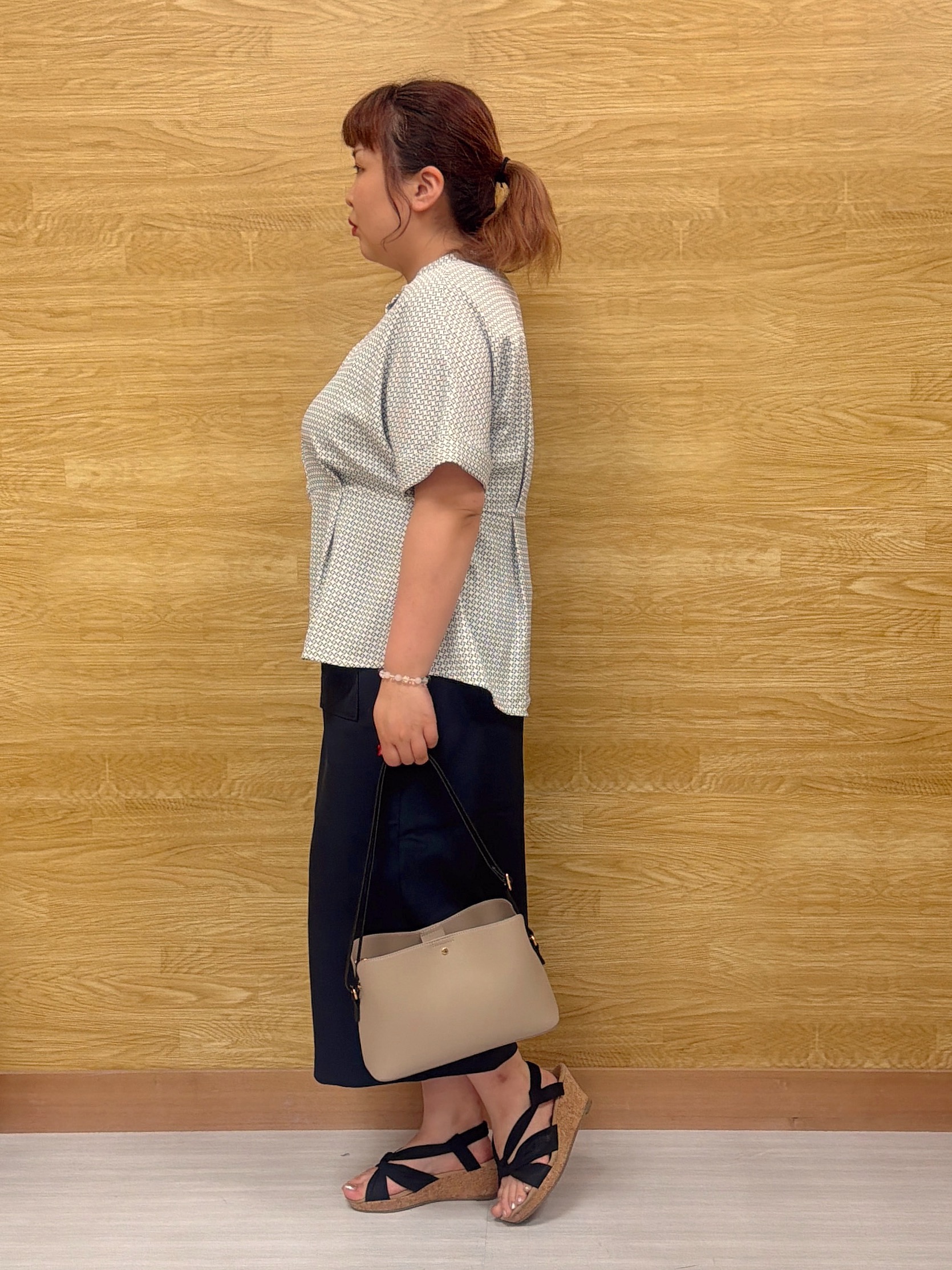 ぁむさんの「SHOO･LA･RUE｜【UV/通勤】洗濯後しわになりにくい インしない ウエストタックペプラムブラウス」を使ったコーディネート