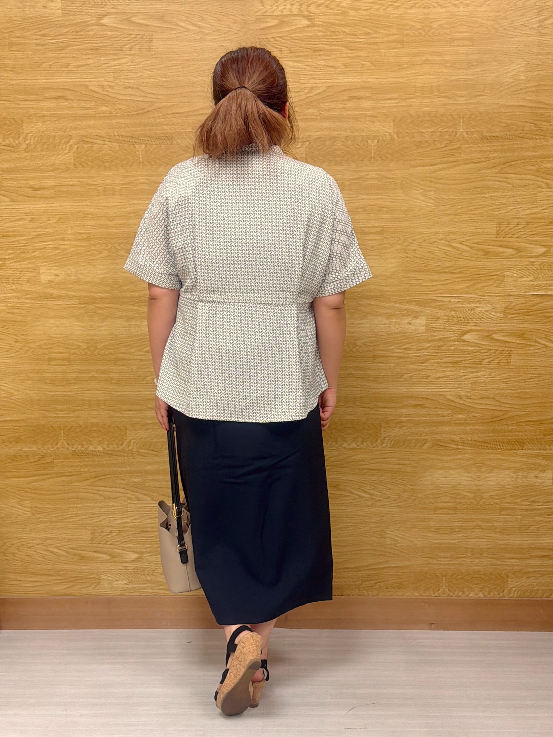 ぁむさんの「SHOO･LA･RUE｜【UV/通勤】洗濯後しわになりにくい インしない ウエストタックペプラムブラウス」を使ったコーディネート