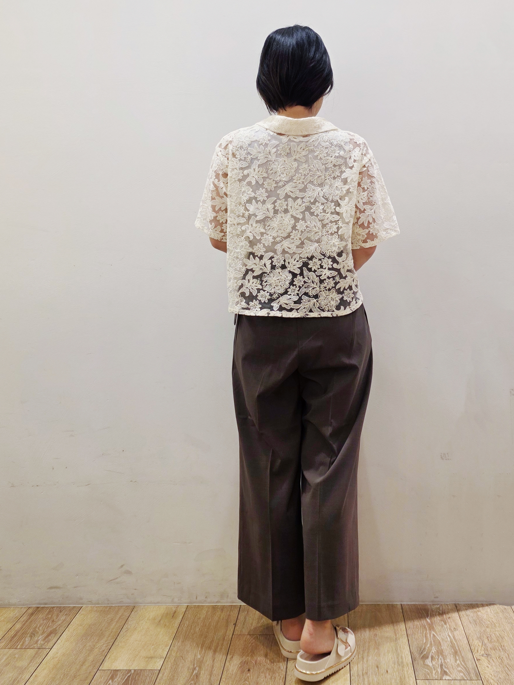 yuyuさんの「OPAQUE.CLIP｜フラワー刺繍シアーシャツ【洗濯機OK／イージーアイロン】」を使ったコーディネート