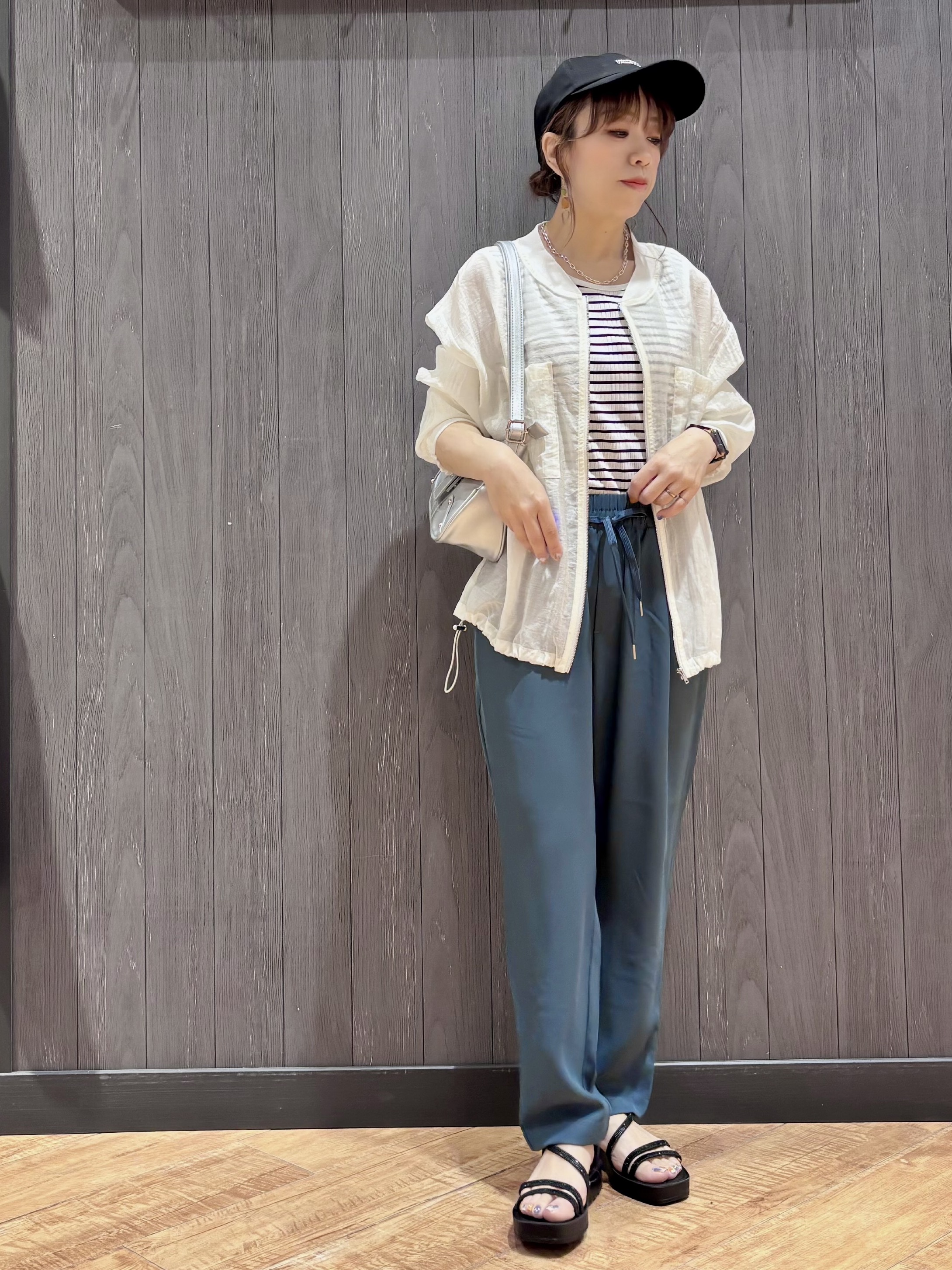 meiさんの「SHOO･LA･RUE｜【S-LL/洗濯機可】夏に使える 程よい透け感のシアーブルゾン」を使ったコーディネート