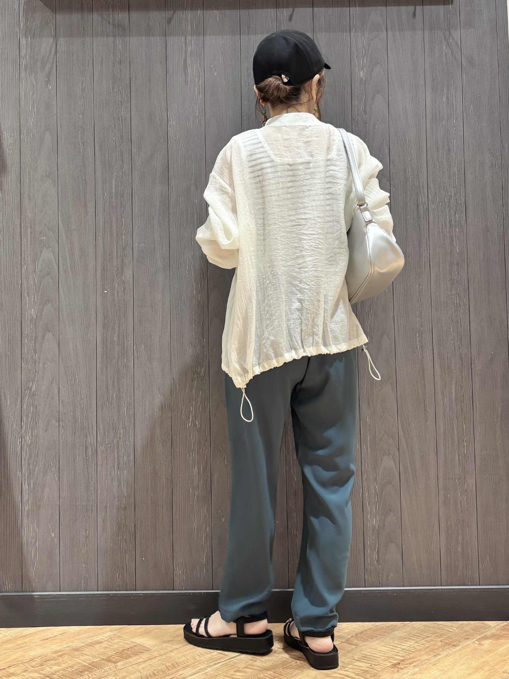 meiさんの「SHOO･LA･RUE｜【S-LL/洗濯機可】夏に使える 程よい透け感のシアーブルゾン」を使ったコーディネート