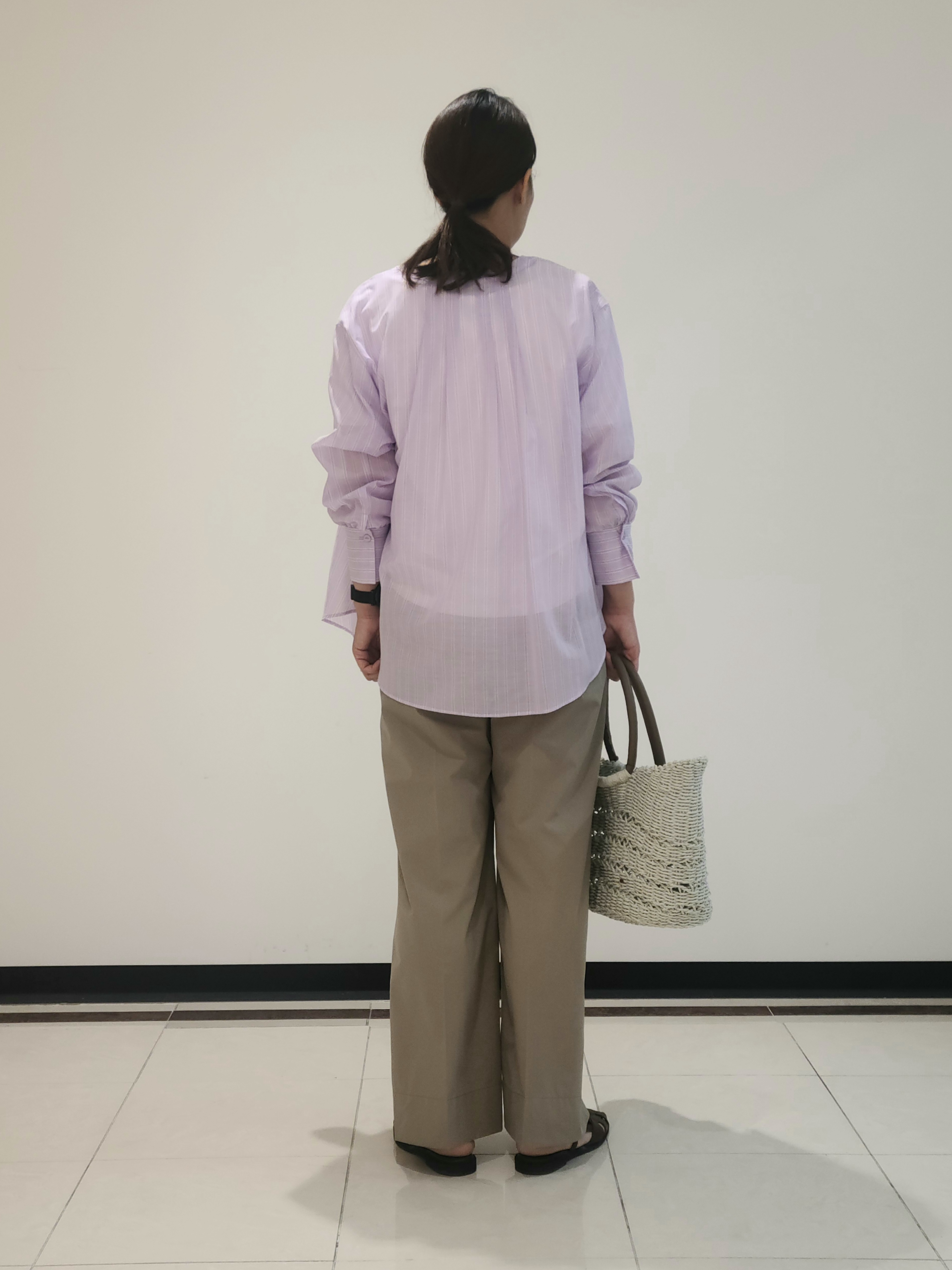 eriさんの「INDIVI｜【洗える／軽やか】無地＆ストライプ柄 切替タックブラウス」を使ったコーディネート