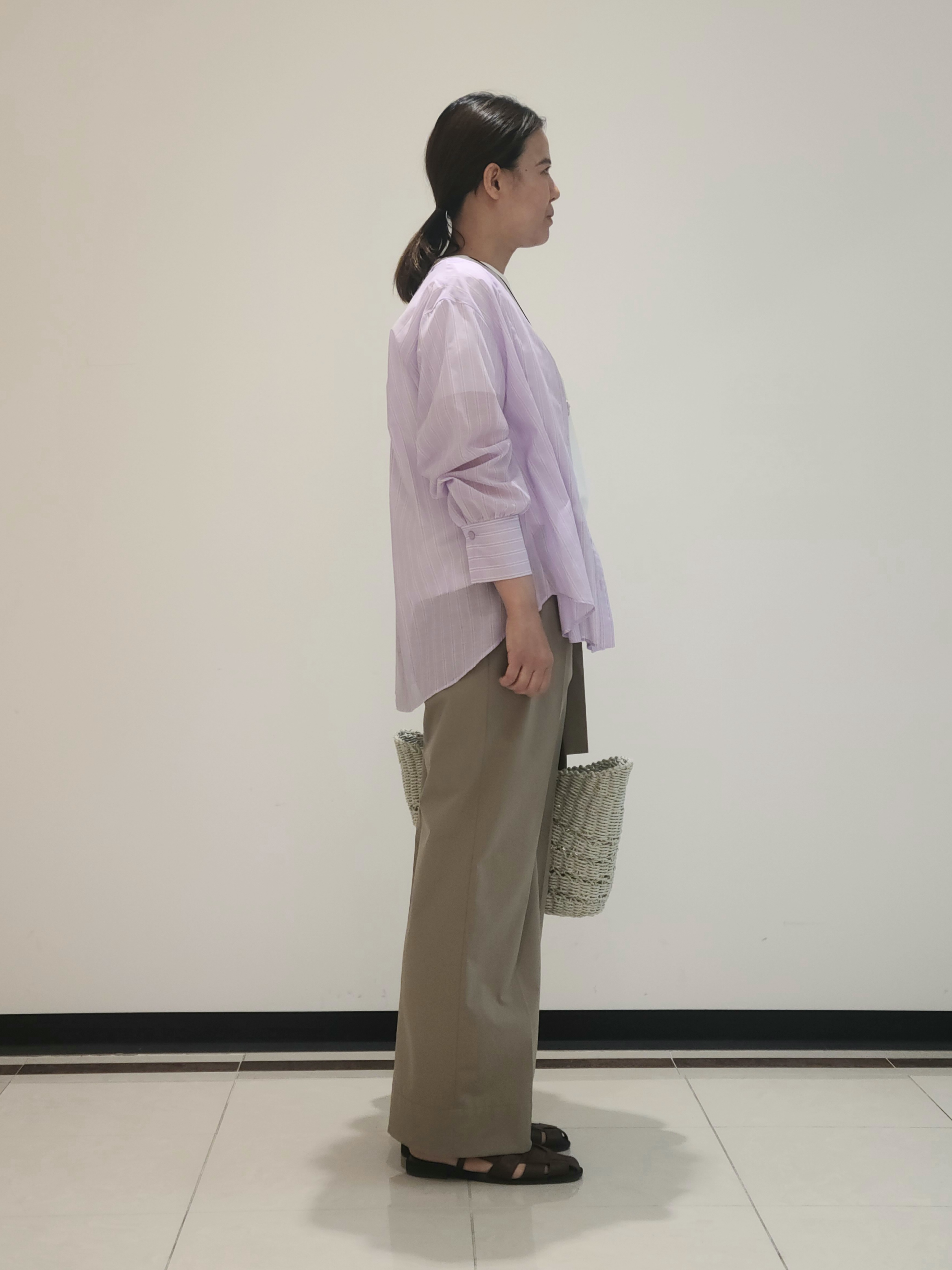 eriさんの「INDIVI｜【洗える／軽やか】無地＆ストライプ柄 切替タックブラウス」を使ったコーディネート
