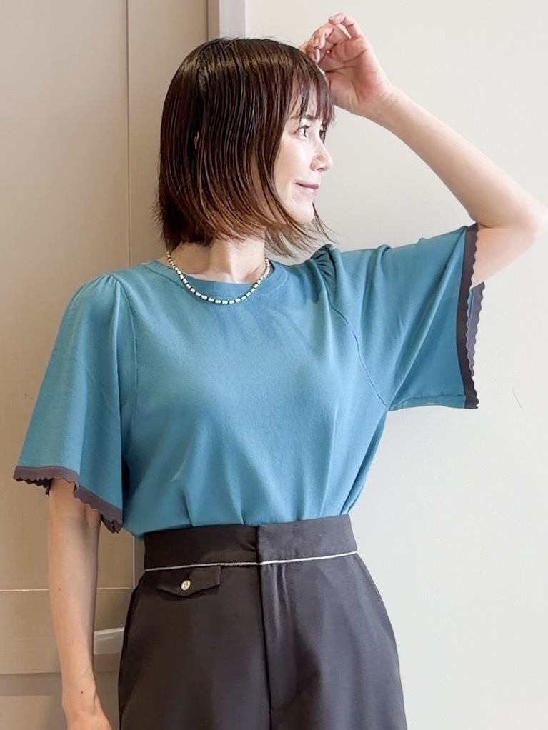 yamakoさんの「grove｜高評価！【シリーズ累計36万枚！名品ニット】やわらかドライタッチ スカラップスリーブニット」を使ったコーディネート