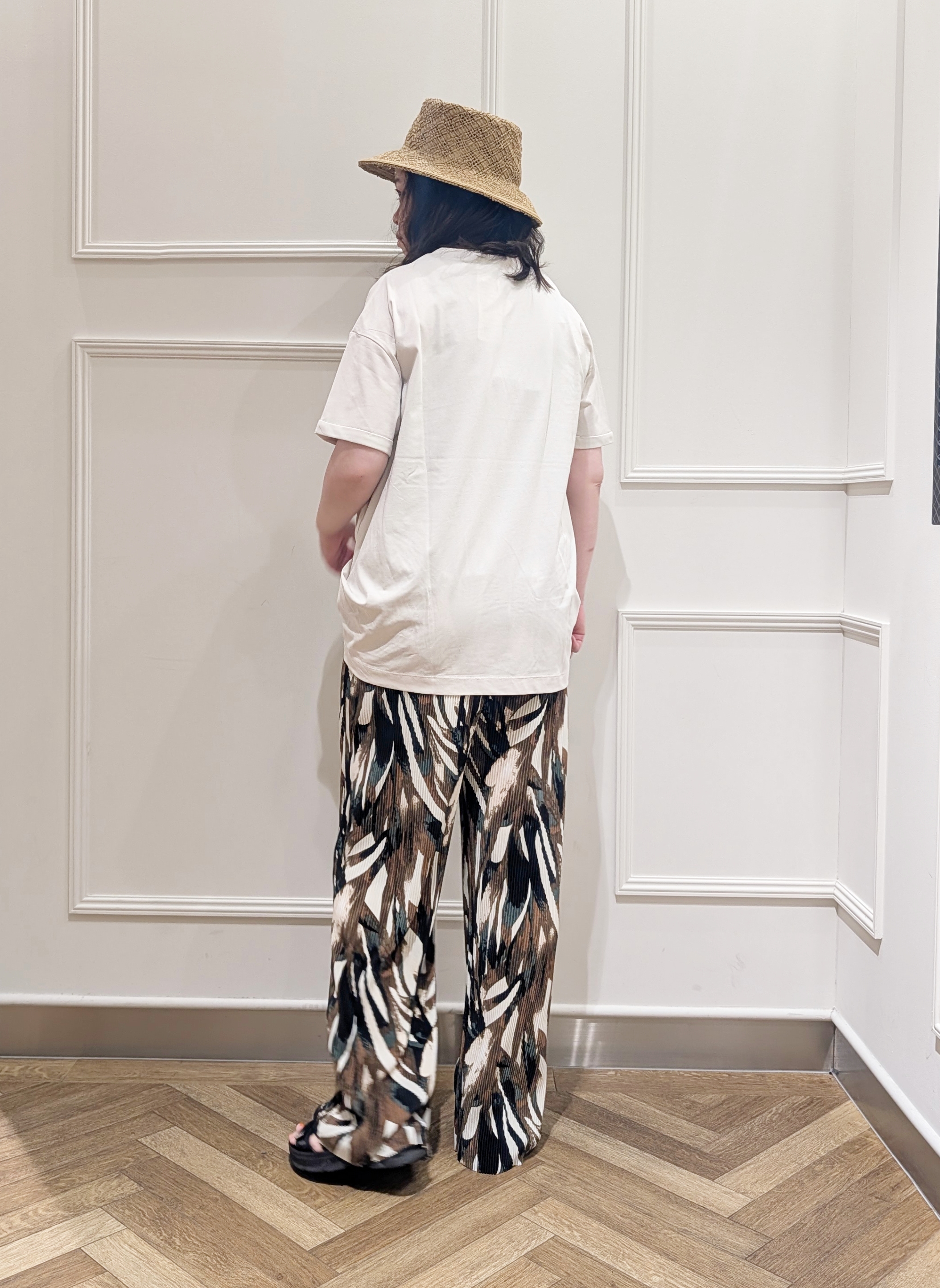Pさんの「SHOO･LA･RUE｜【体型カバー/S-LL/洗濯機可】インせず決まる フロントタックデザインTシャツ」を使ったコーディネート