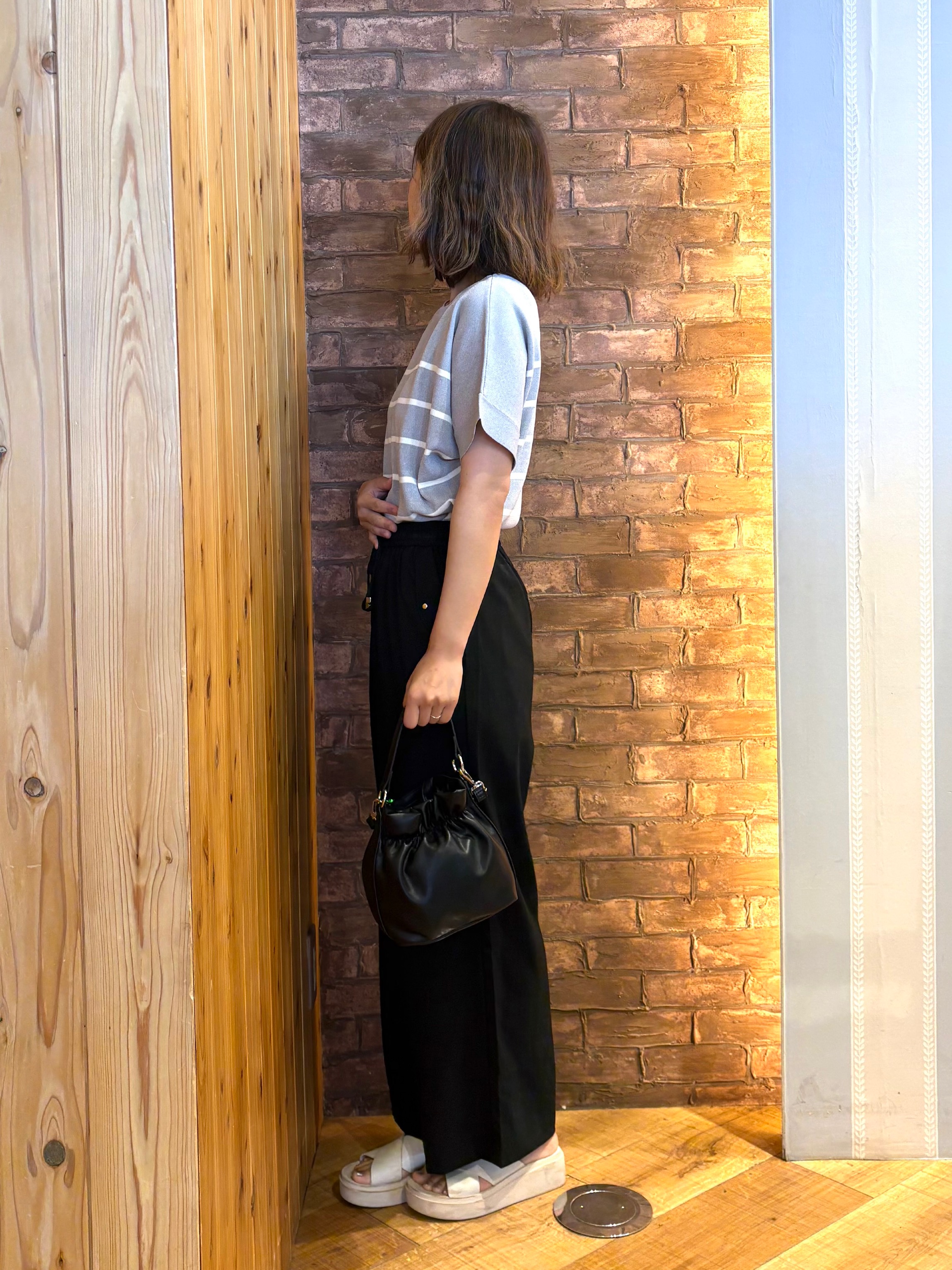 mieさんの「SHOO･LA･RUE｜【毎日洗える/UV】二の腕隠れる さらっとドルマン半袖ニット」を使ったコーディネート
