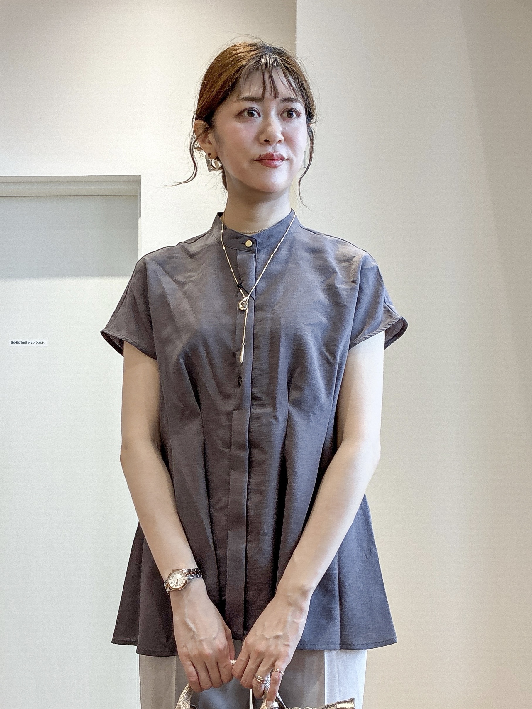 もんちゃんさんの「OPAQUE.CLIP｜【接触冷感／吸水速乾】リネンライク タックフレンチスリーブブラウス《洗濯機OK》」を使ったコーディネート