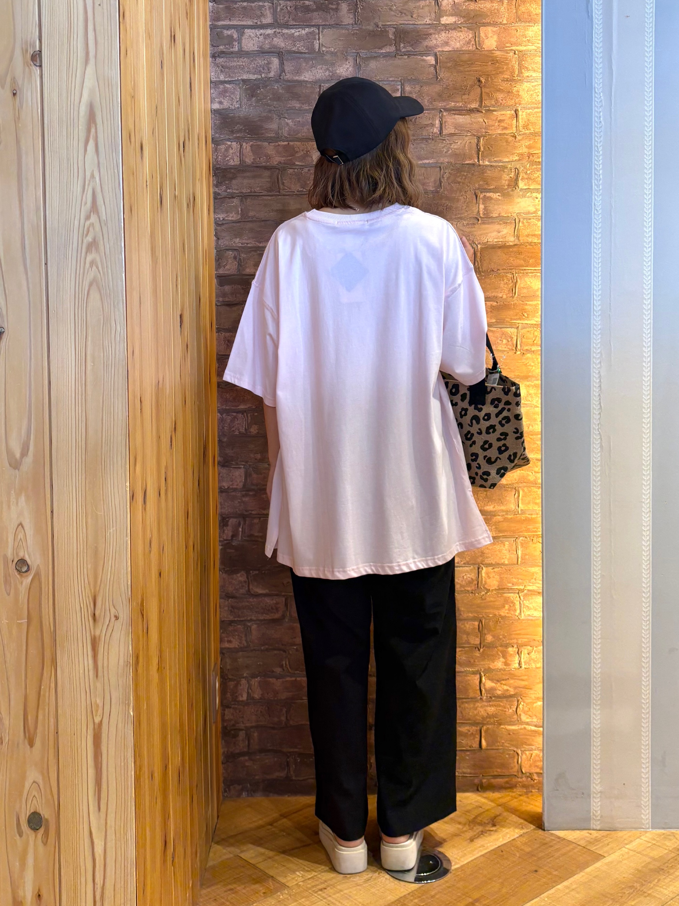 mieさんの「SHOO･LA･RUE｜【体型カバー】ゆるっとBIGアソートTシャツ」を使ったコーディネート