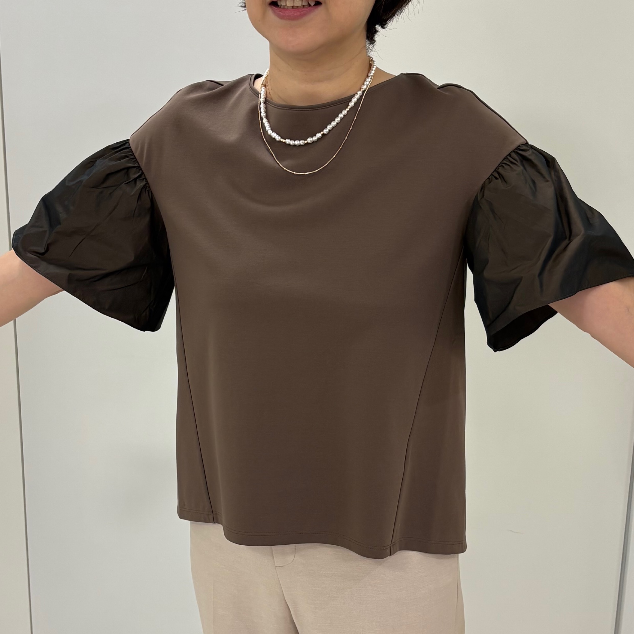 hIさんの「COUP DE CHANCE｜【手洗い可／日本製】フレアスリーブプルオーバー」を使ったコーディネート