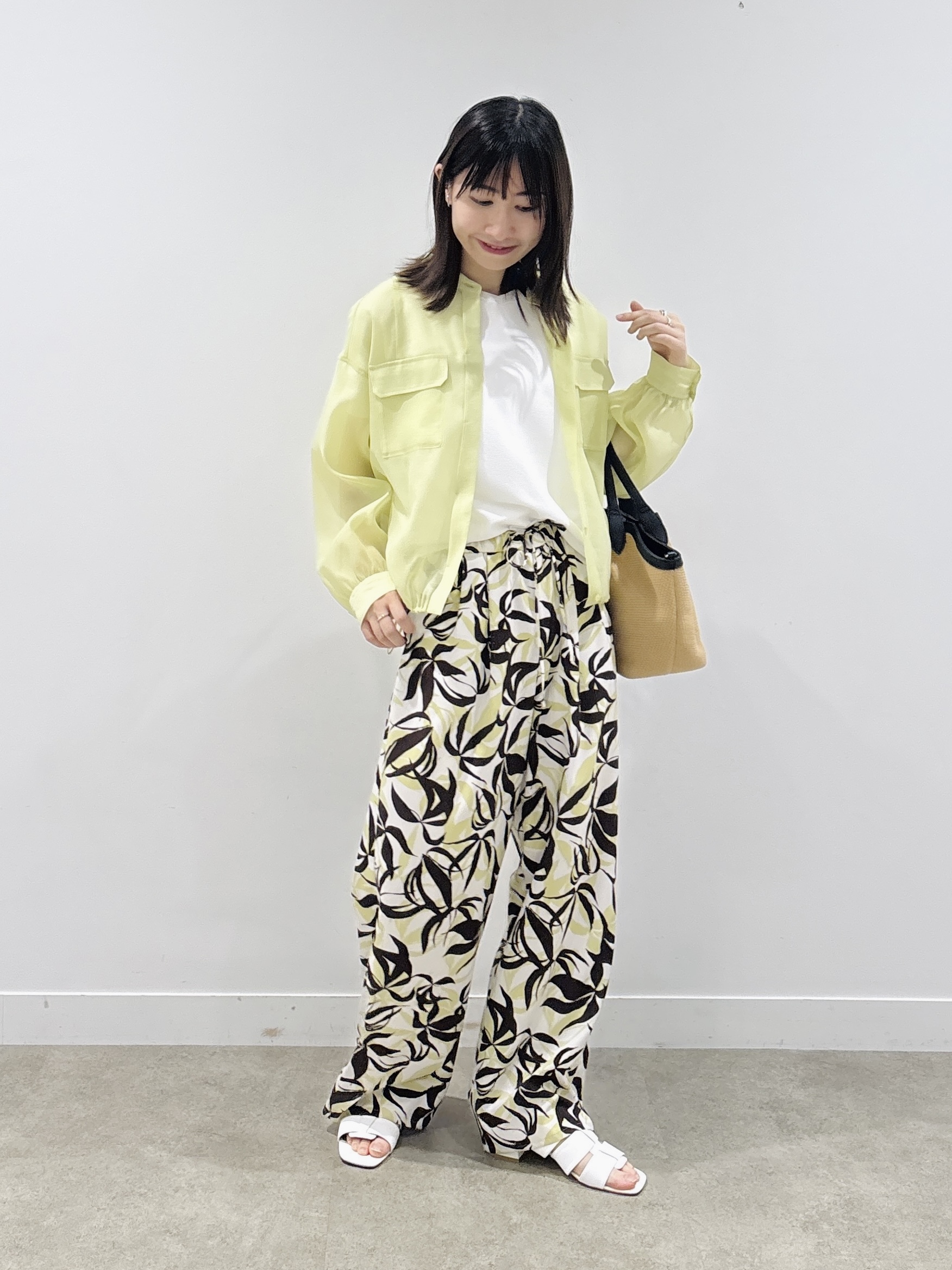 Yoshimiさんの「INDIVI｜【トレンド／2WAY】裾ドロスト付きシアーブラウスブルゾン」を使ったコーディネート