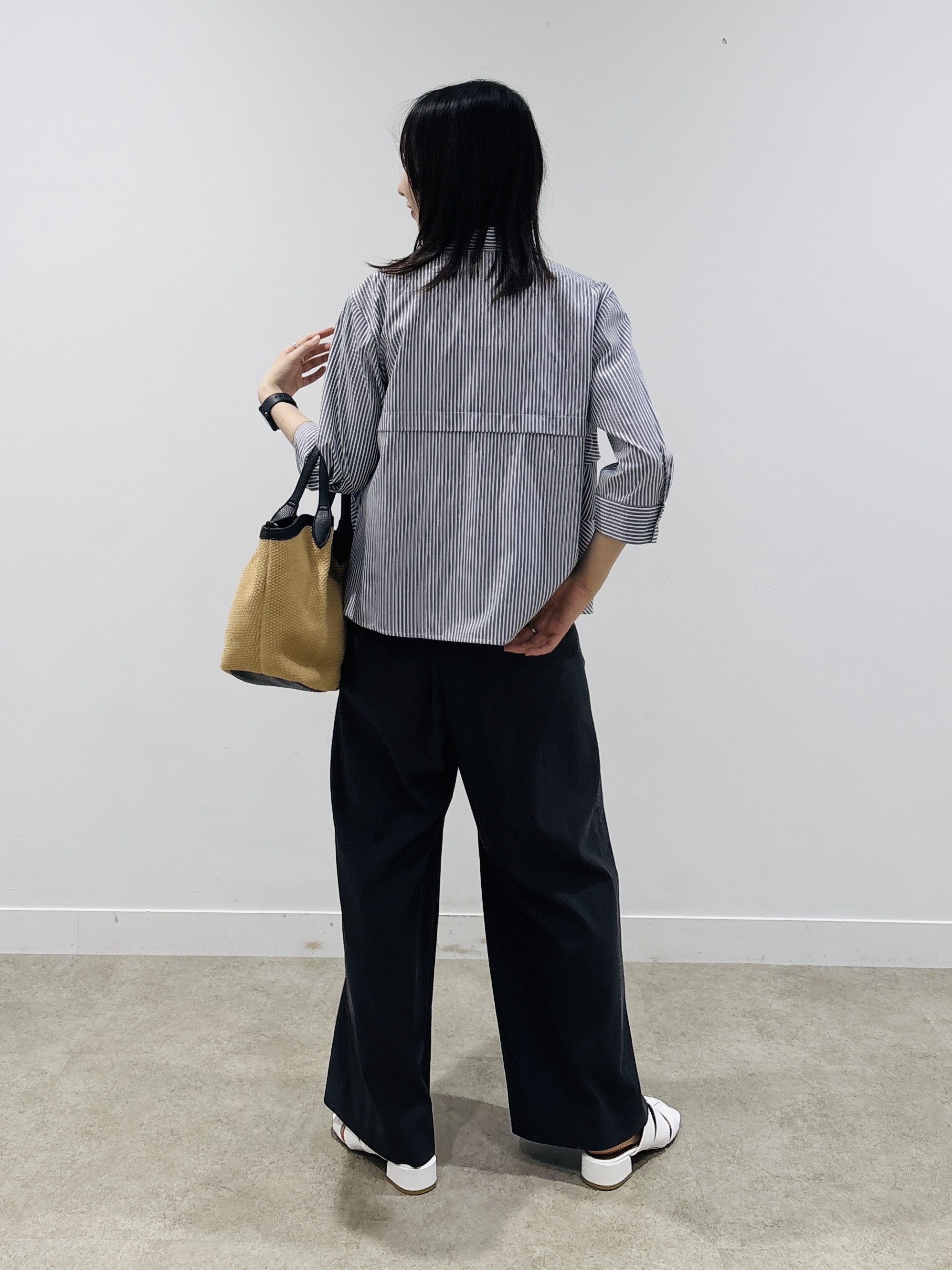 Yoshimiさんの「INDIVI｜【褒められパンツ／洗える／ウエストゴム】ワイドタックパンツ」を使ったコーディネート