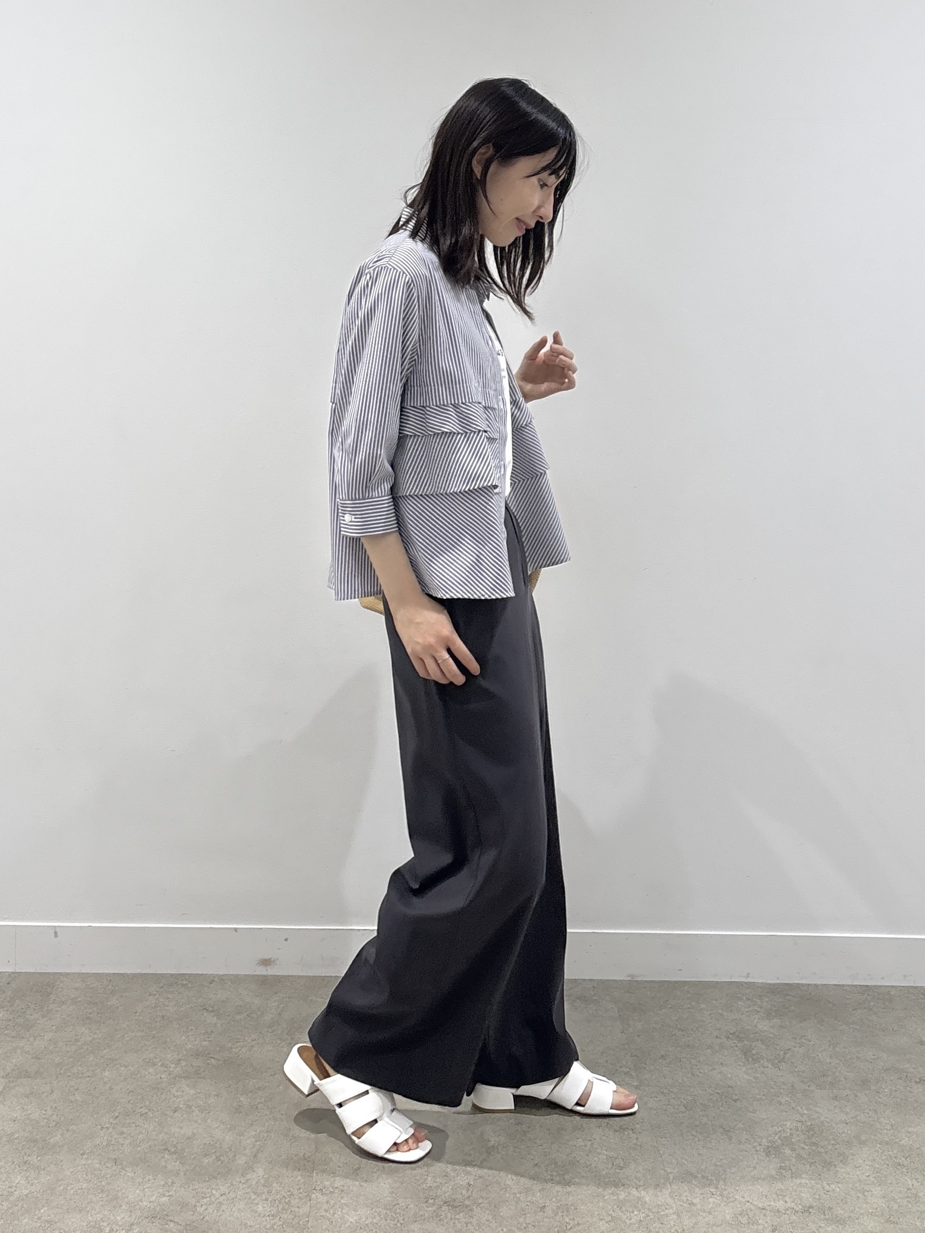 Yoshimiさんの「INDIVI｜【褒められパンツ／洗える／ウエストゴム】ワイドタックパンツ」を使ったコーディネート
