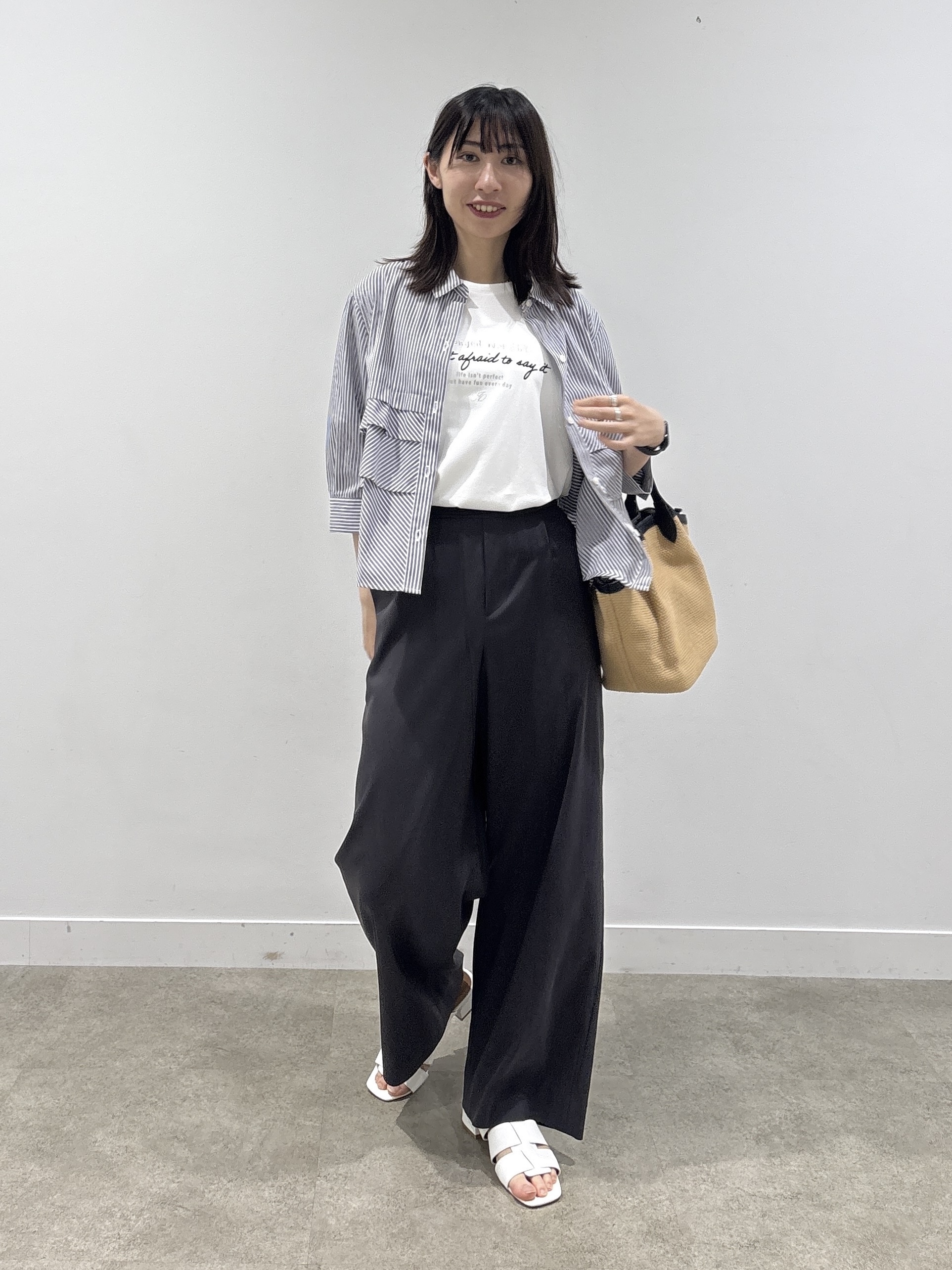 Yoshimiさんの「INDIVI｜【褒められパンツ／洗える／ウエストゴム】ワイドタックパンツ」を使ったコーディネート