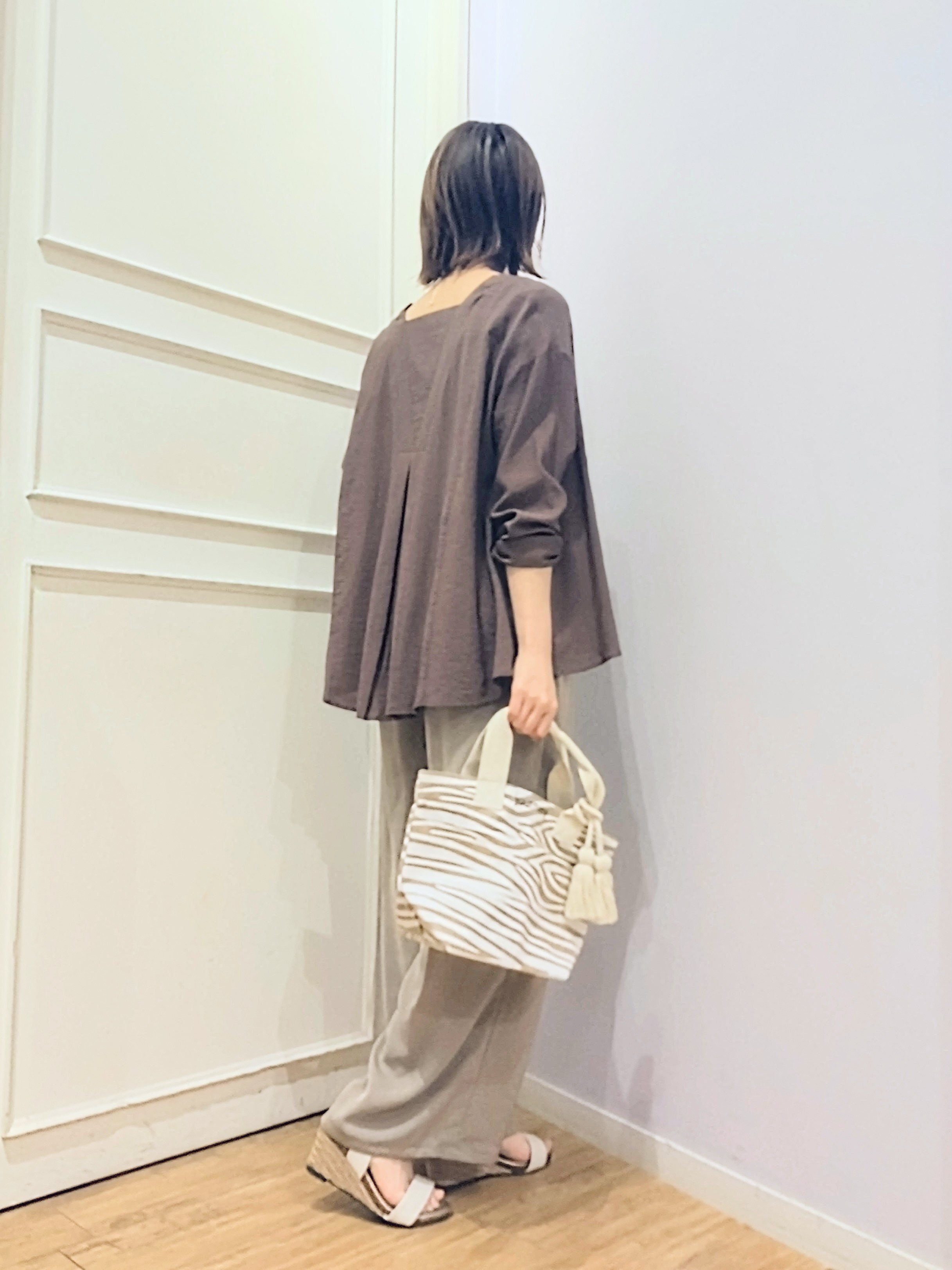 miomioさんの「SHOO･LA･RUE｜【S-LL/洗濯機可】すっきり楽ちん とろみイージーワイドパンツ」を使ったコーディネート