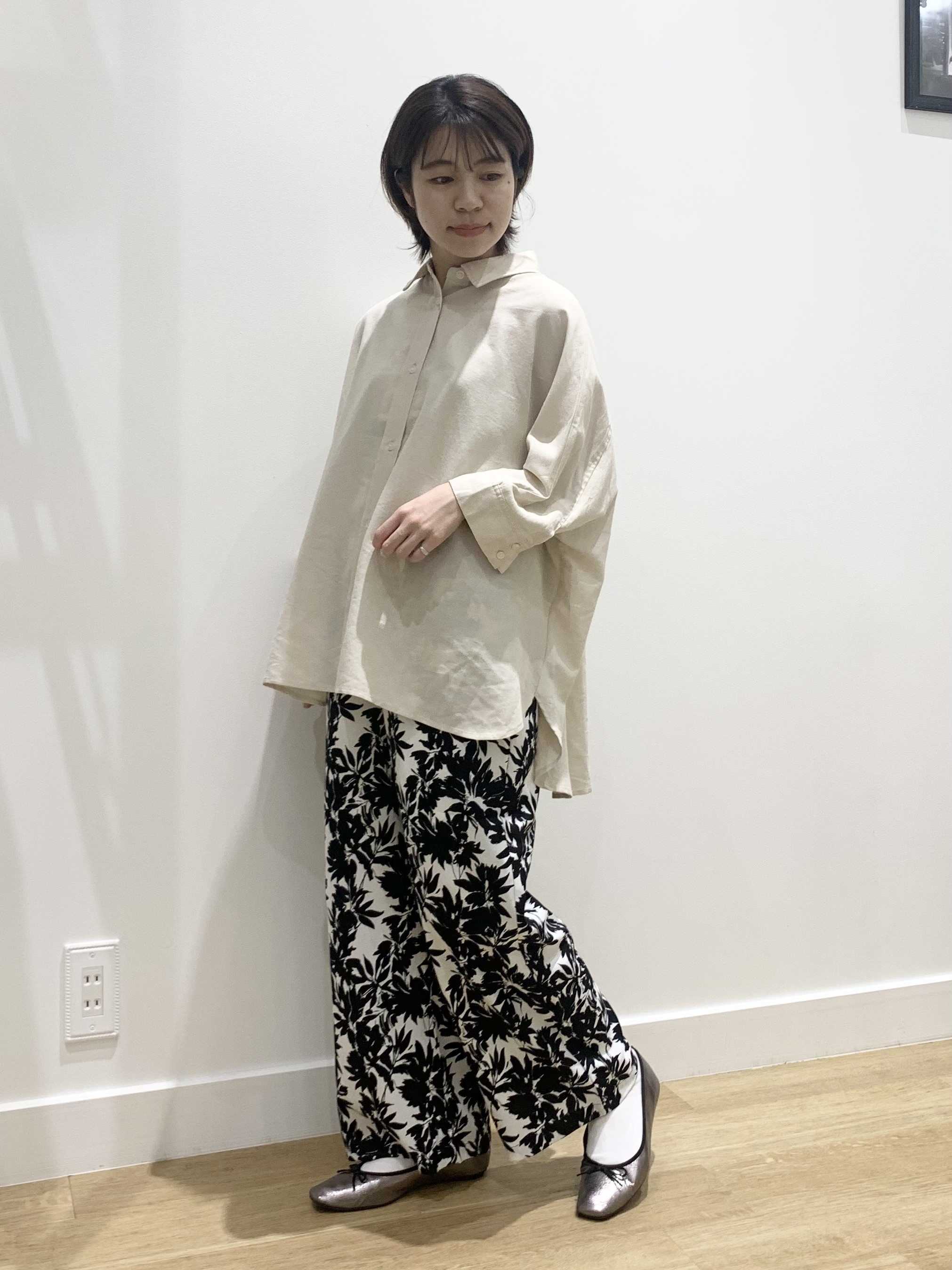 IMARIさんの「Dessin｜【セットアップ可/洗える】リネンブレンドドルマンシャツ」を使ったコーディネート