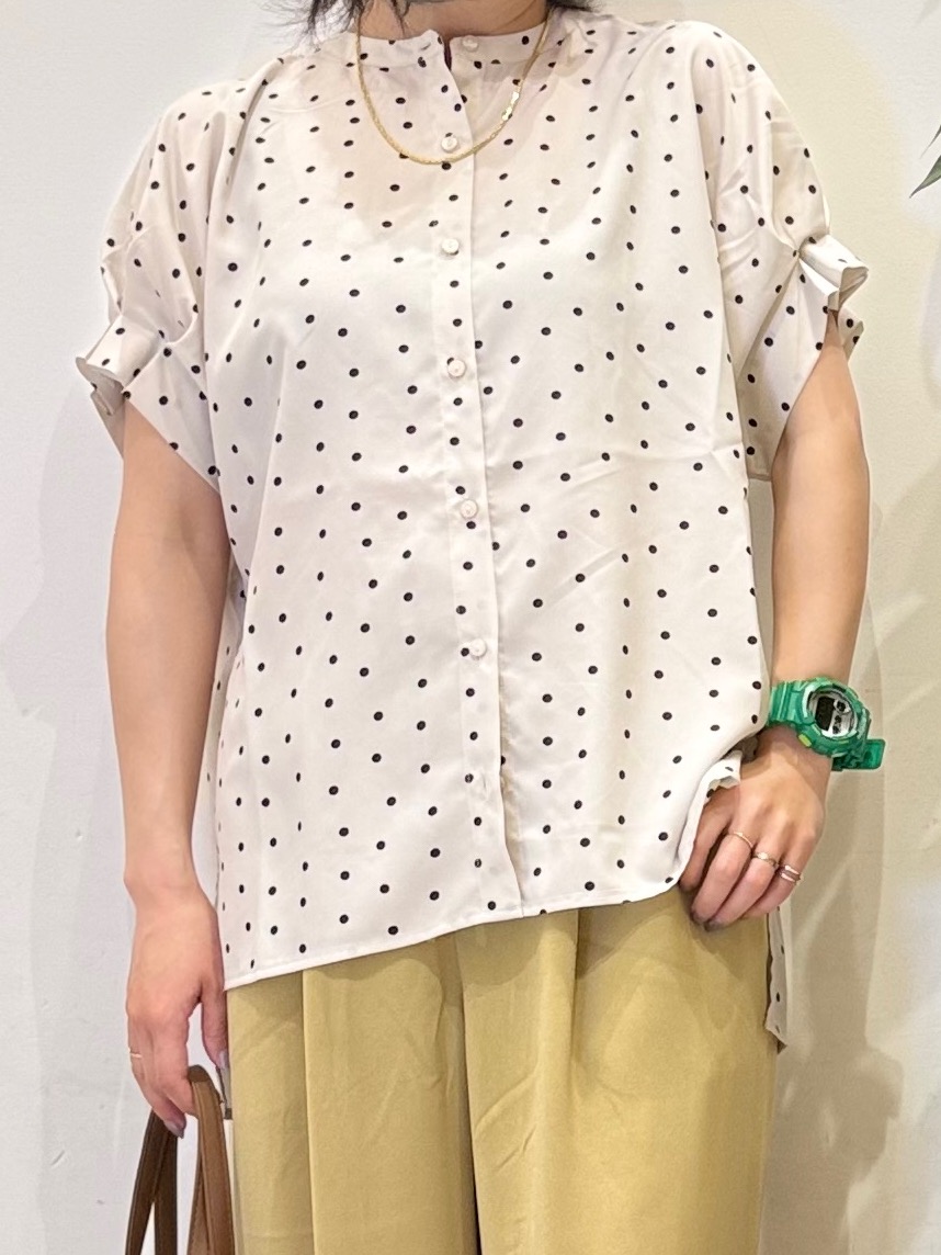 misakiさんの「SHOO･LA･RUE｜【洗濯機可／洗濯後しわになりにくい】大人の甘さをプラスする ドット柄袖タックブラウス」を使ったコーディネート