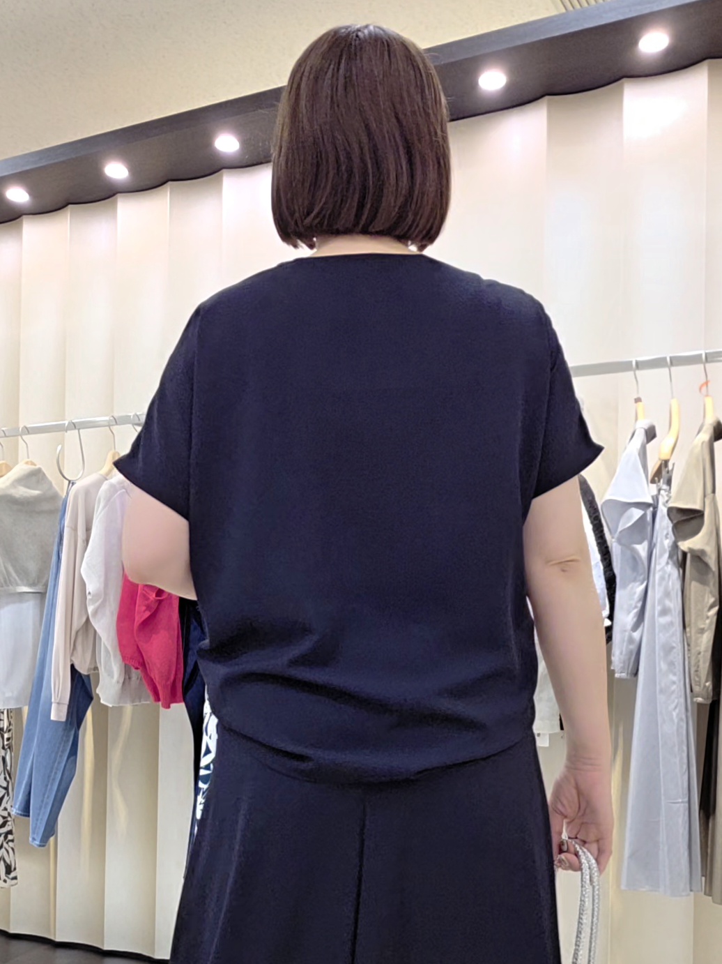naokoさんの「UNTITLED｜【UV/接触冷感/セットアップ可】リラクシーキーVネックブラウス」を使ったコーディネート