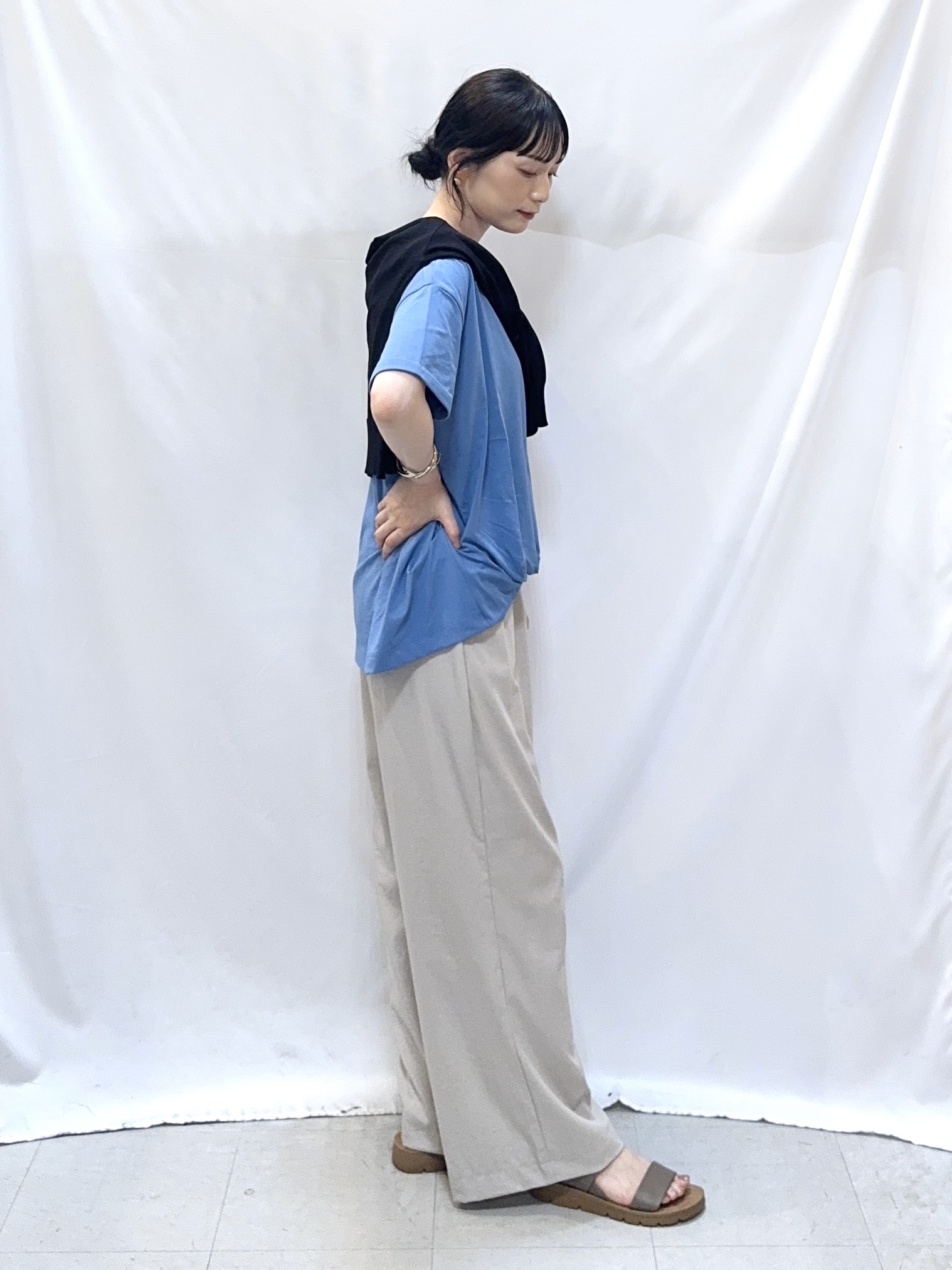 𝐇𝐢𝐫𝐨𝐦𝐢さんの「SHOO･LA･RUE｜【体型カバー/S-LL/洗濯機可】インせず決まる フロントタックデザインTシャツ」を使ったコーディネート