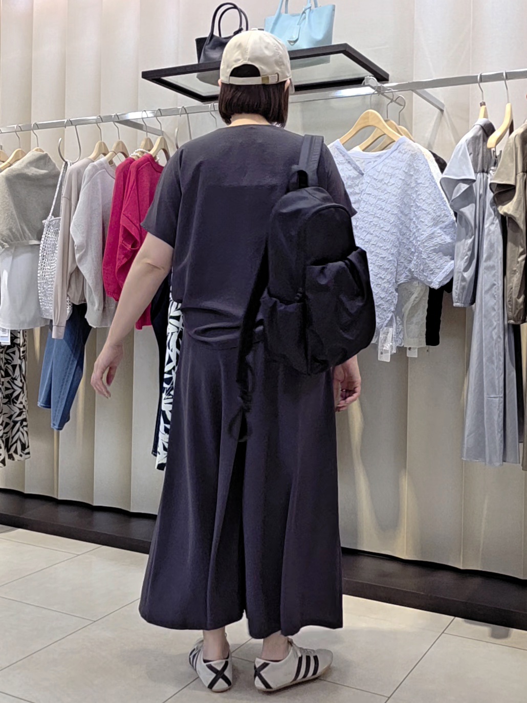 naokoさんの「UNTITLED｜【UV/接触冷感/セットアップ可】リラクシーキーVネックブラウス」を使ったコーディネート