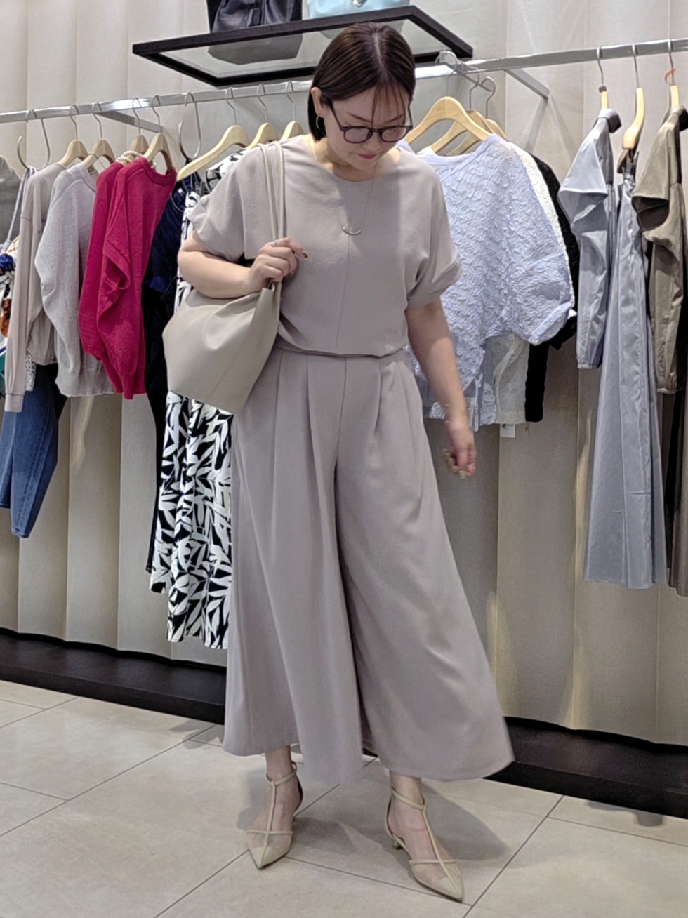 naokoさんの「UNTITLED｜【セットアップ可/UVカット/前後2WAY】リラクシーフレンチスリーブブラウス」を使ったコーディネート