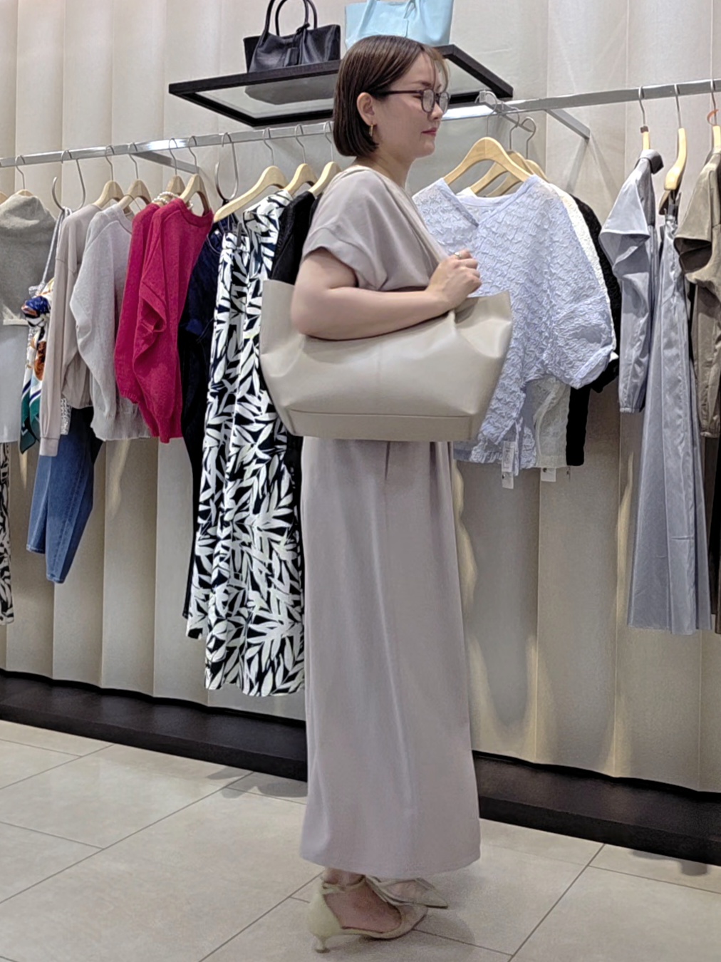 naokoさんの「UNTITLED｜【セットアップ可/UVカット/前後2WAY】リラクシーフレンチスリーブブラウス」を使ったコーディネート