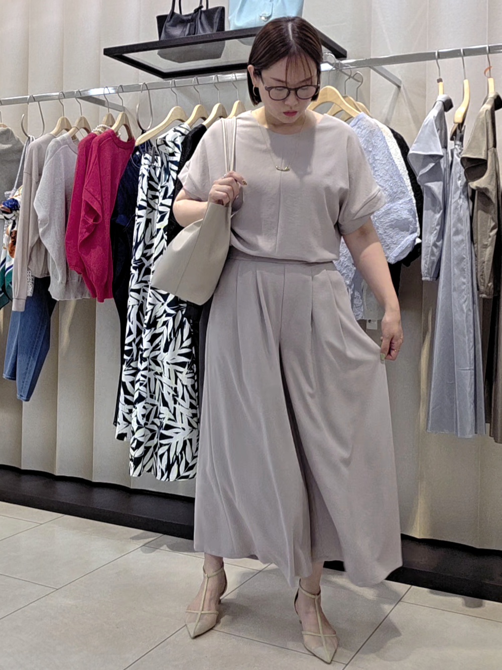 naokoさんの「UNTITLED｜【セットアップ可/UVカット/前後2WAY】リラクシーフレンチスリーブブラウス」を使ったコーディネート