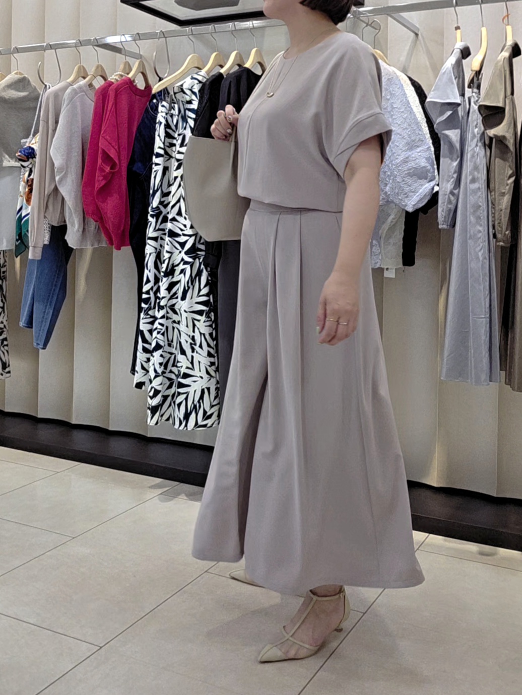 naokoさんの「UNTITLED｜【セットアップ可/UVカット/前後2WAY】リラクシーフレンチスリーブブラウス」を使ったコーディネート
