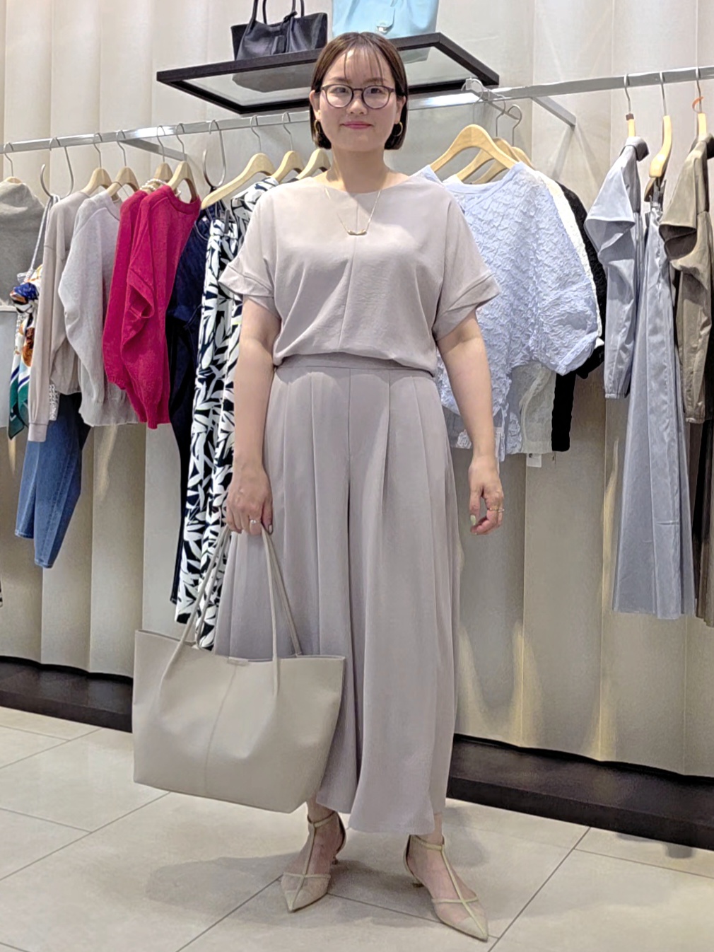naokoさんの「UNTITLED｜【セットアップ可/UVカット/前後2WAY】リラクシーフレンチスリーブブラウス」を使ったコーディネート