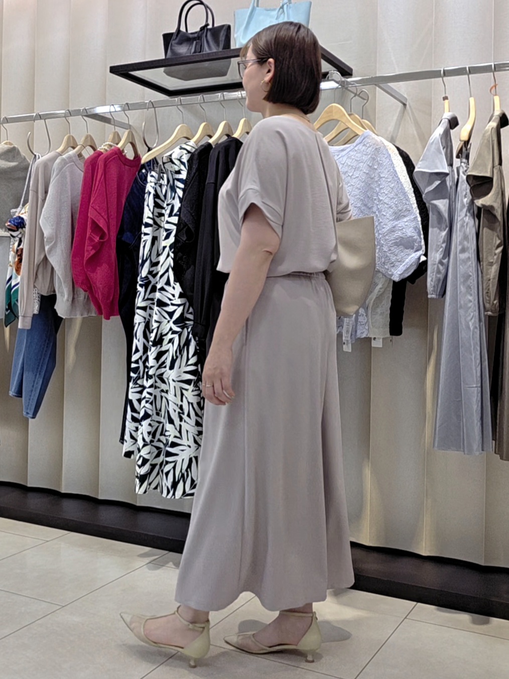 naokoさんの「UNTITLED｜【セットアップ可/UVカット/前後2WAY】リラクシーフレンチスリーブブラウス」を使ったコーディネート