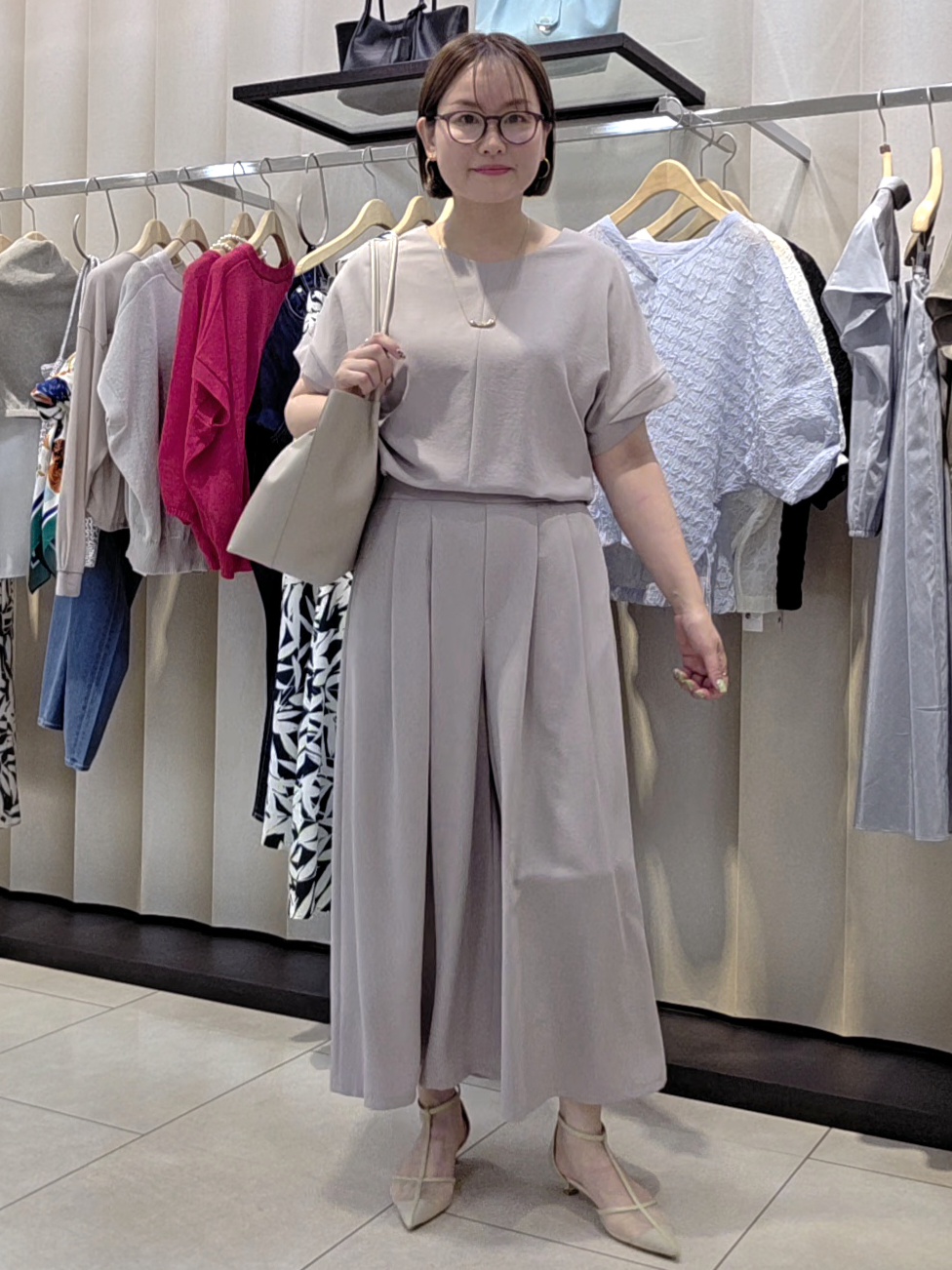 naokoさんの「UNTITLED｜【セットアップ可/UVカット/前後2WAY】リラクシーフレンチスリーブブラウス」を使ったコーディネート