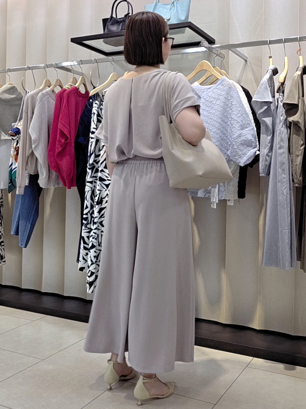 naokoさんの「UNTITLED｜【セットアップ可/UVカット/前後2WAY】リラクシーフレンチスリーブブラウス」を使ったコーディネート