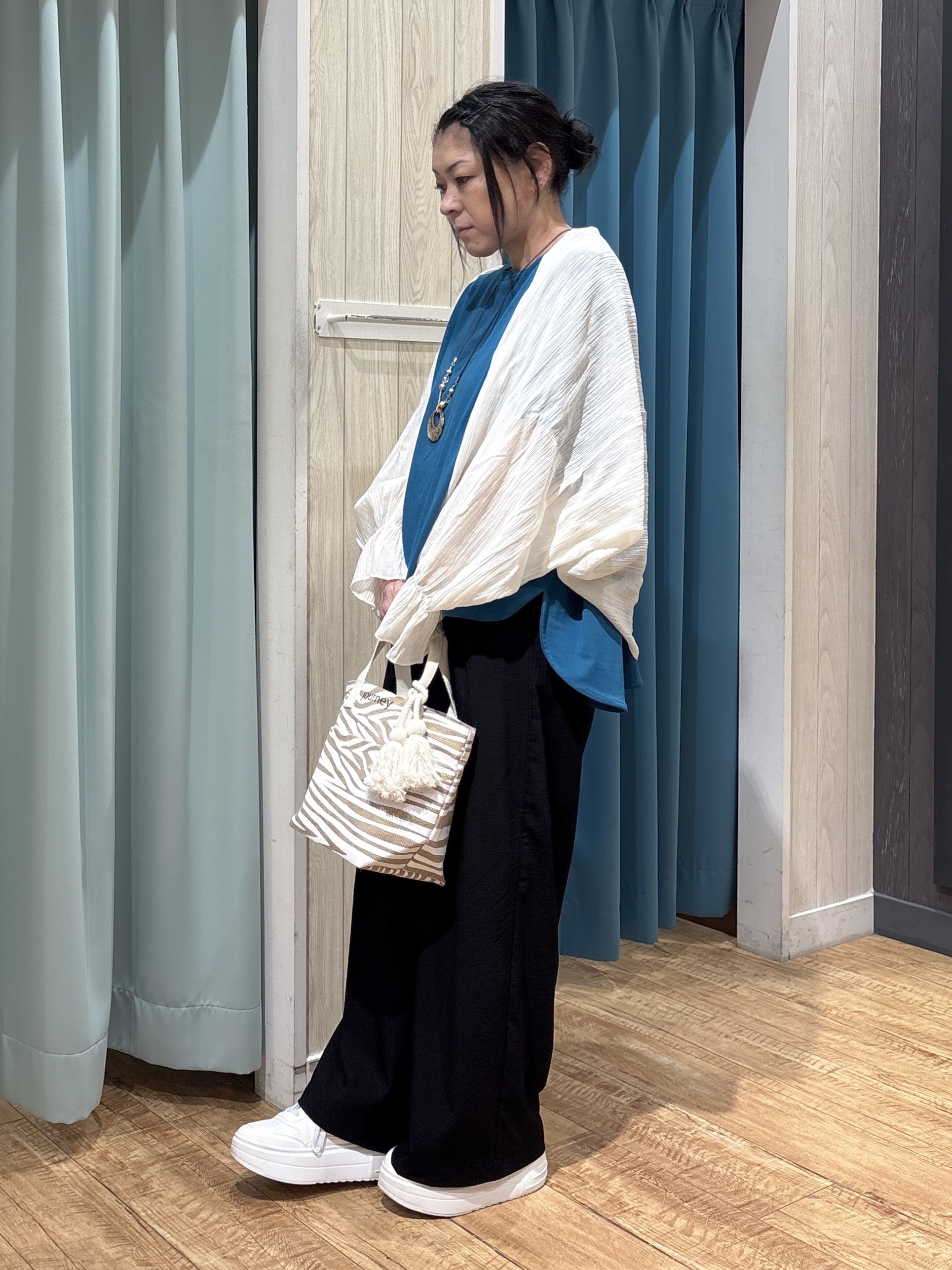 わかさんの「SHOO･LA･RUE｜【ひんやり/2WAY】ストールにもなる ふんわりシアー楊柳ボレロ」を使ったコーディネート