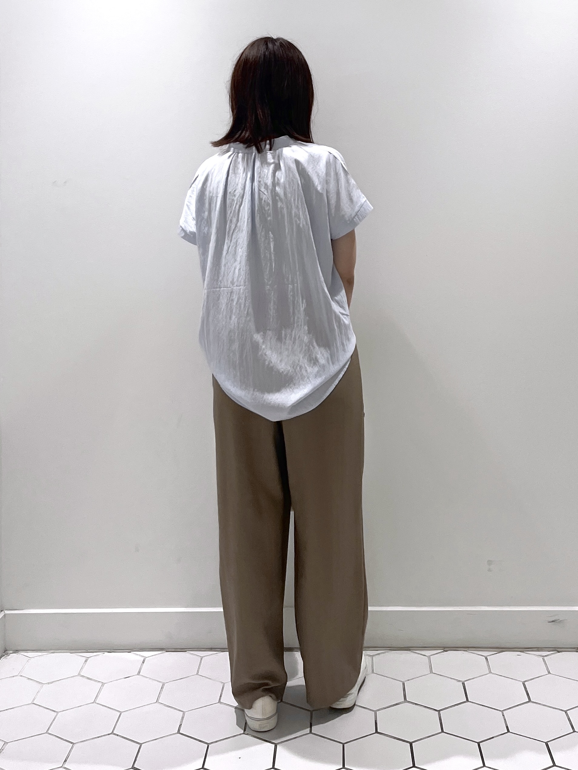 Makinoさんの「Dessin｜バンドカラーフロントフリルブラウス」を使ったコーディネート